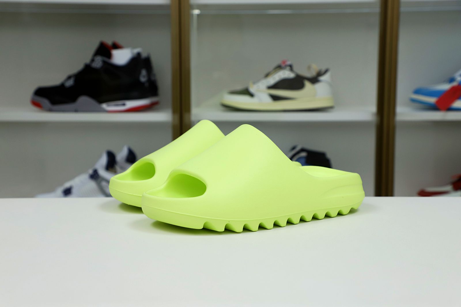 Yeezy Slide "glow green" HQ6447