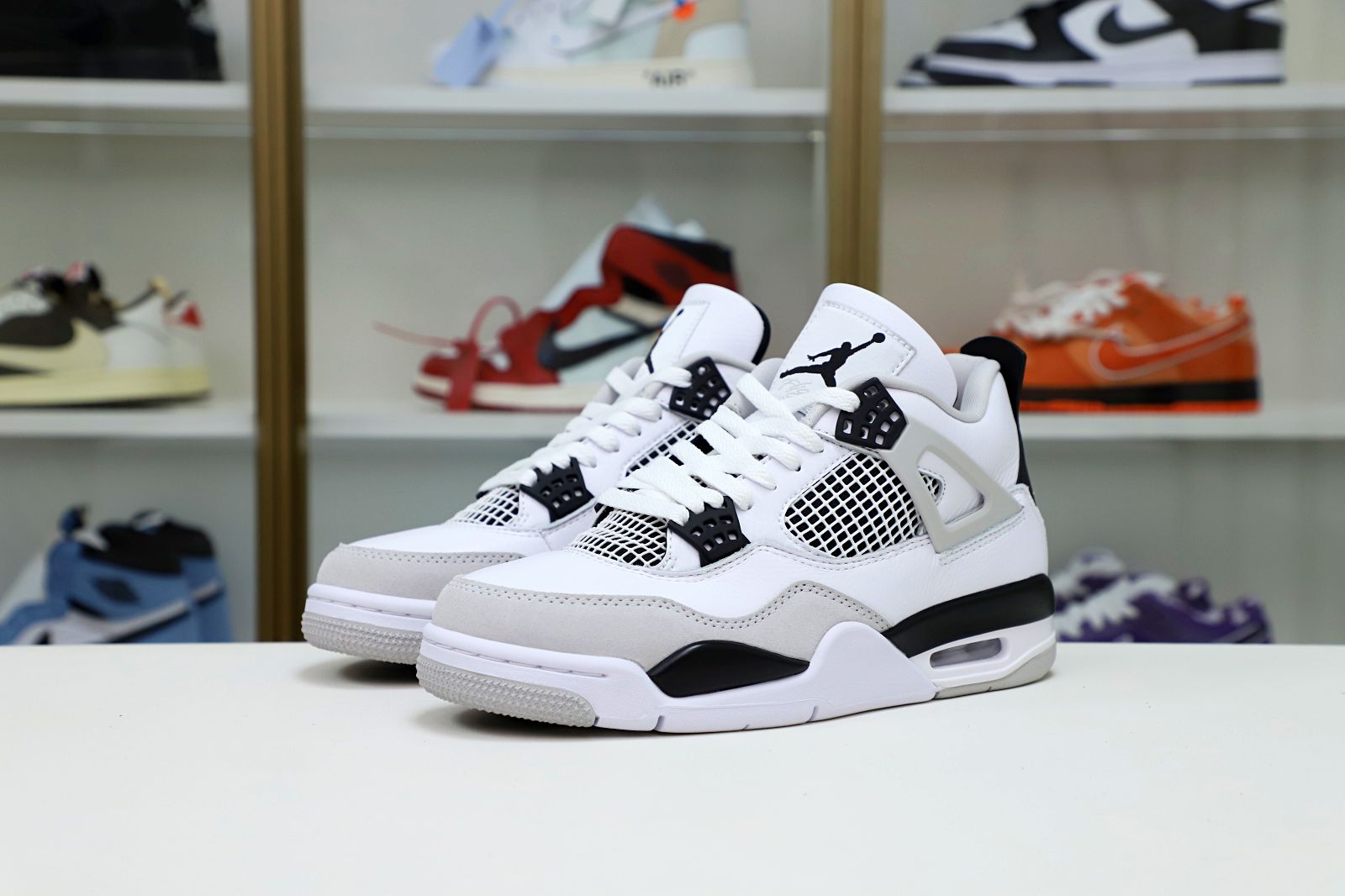 AIR JORDAN 4 MILITARY BLACK