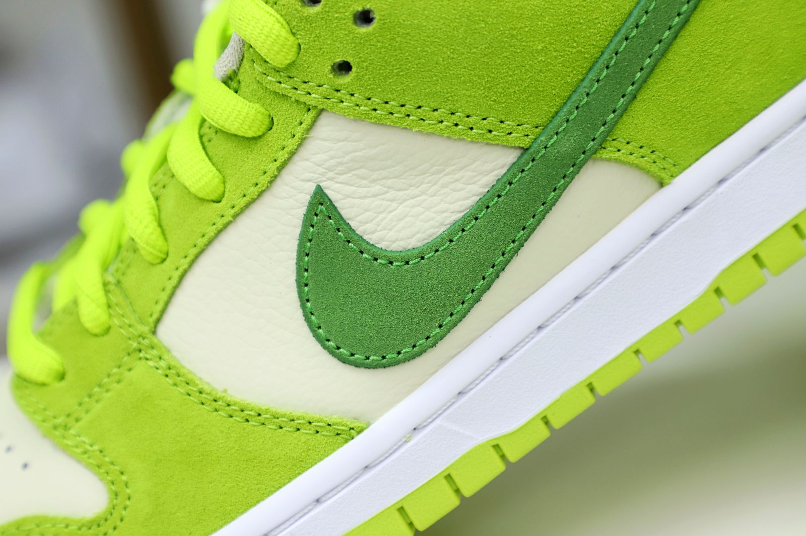 NIKE SB DUNK LOW GREEN APPLE 2022