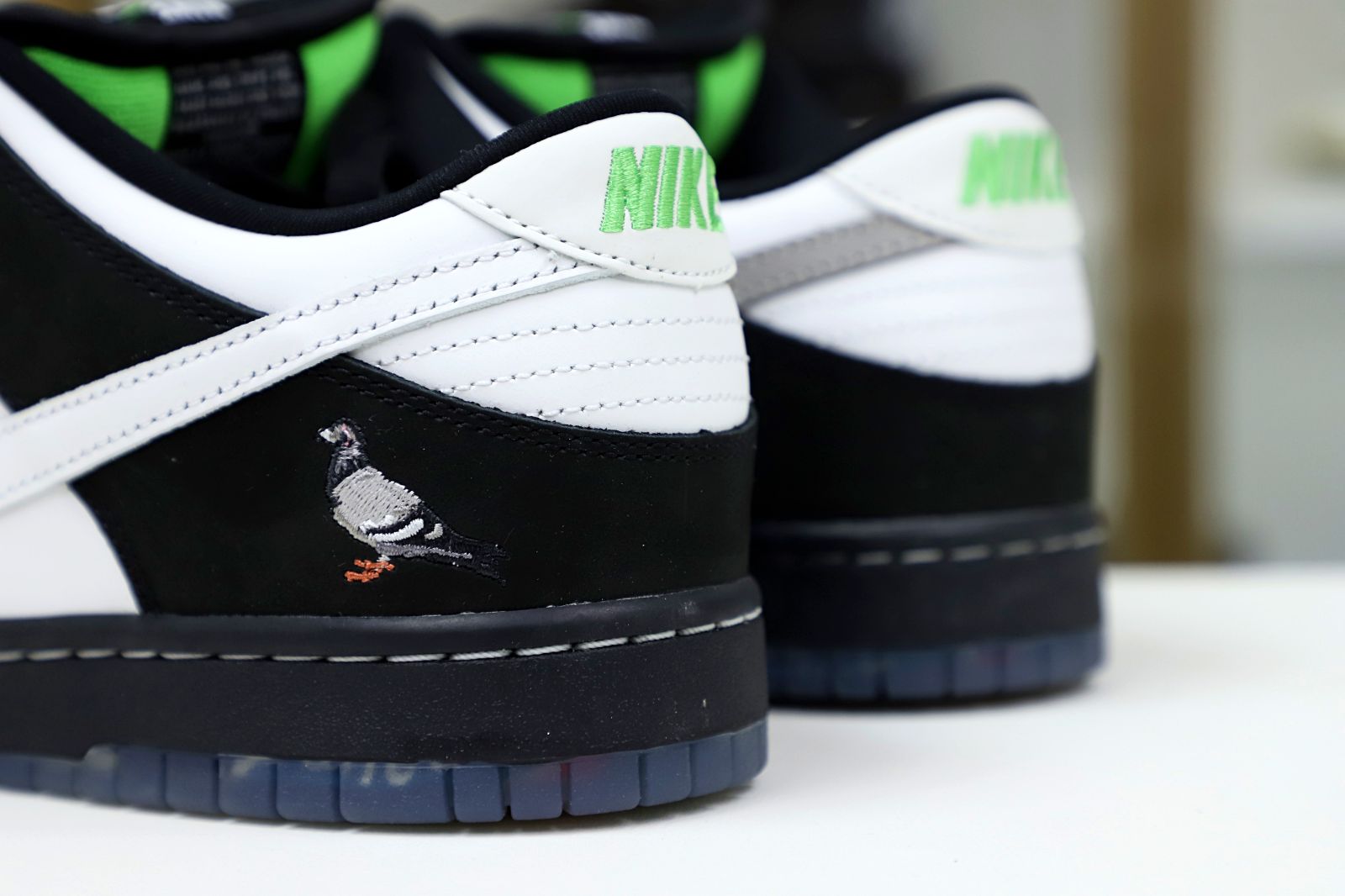 NIKE SB DUNK LOW STAPLE PANDA PIGEON (REGULAR BOX)