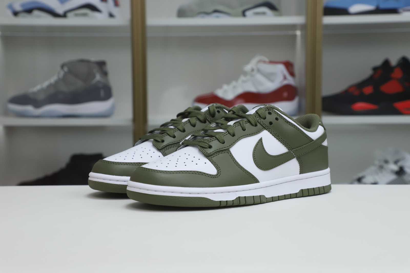 Nike Dunk Low "Medium Olive"