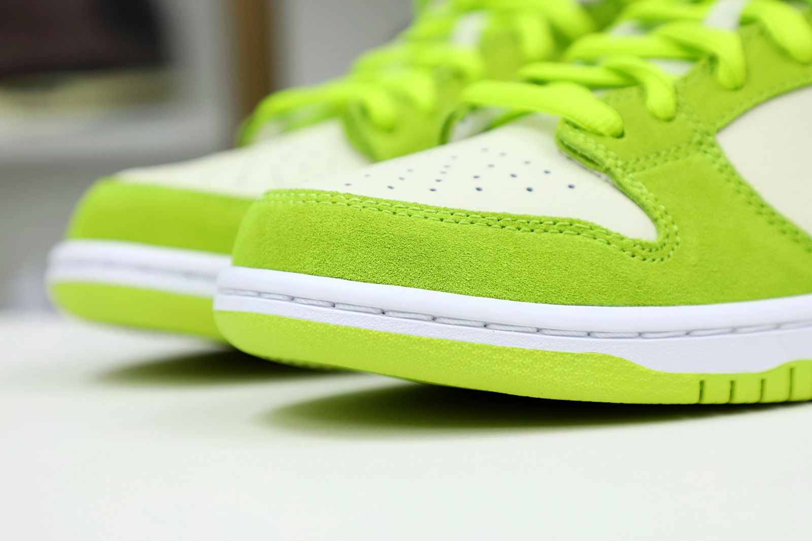 NIKE SB DUNK LOW GREEN APPLE 2022