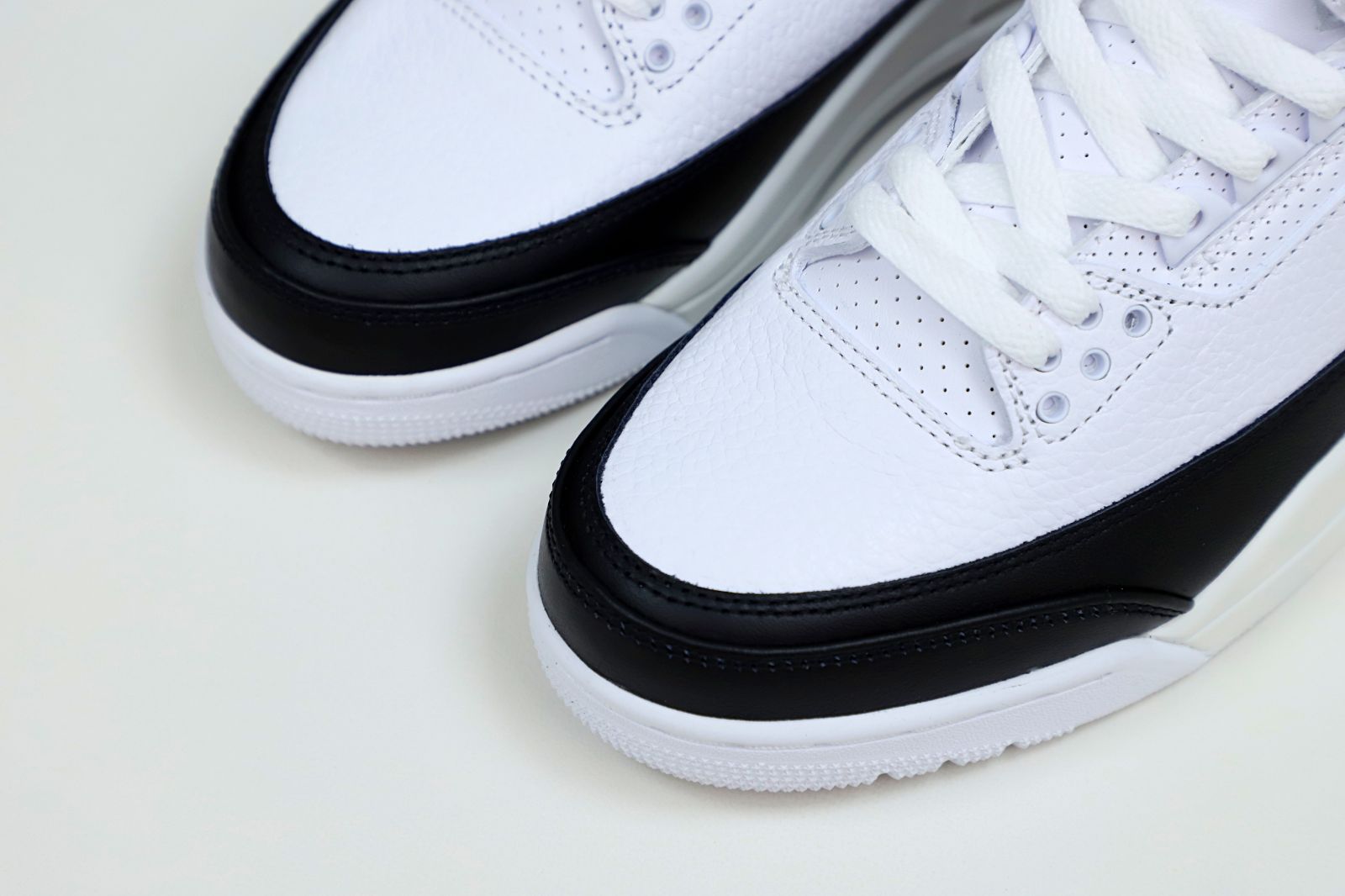 FRAGMENT DESIGN X AIR JORDAN 3 RETRO SP 