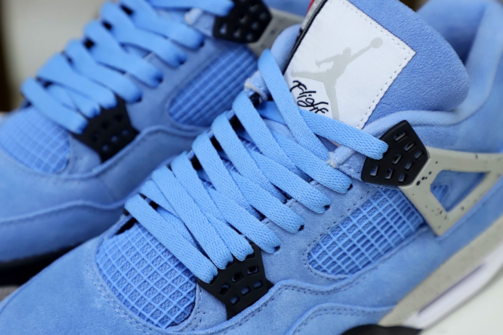 AIR JORDAN 4 UNIVERSITY BLUE