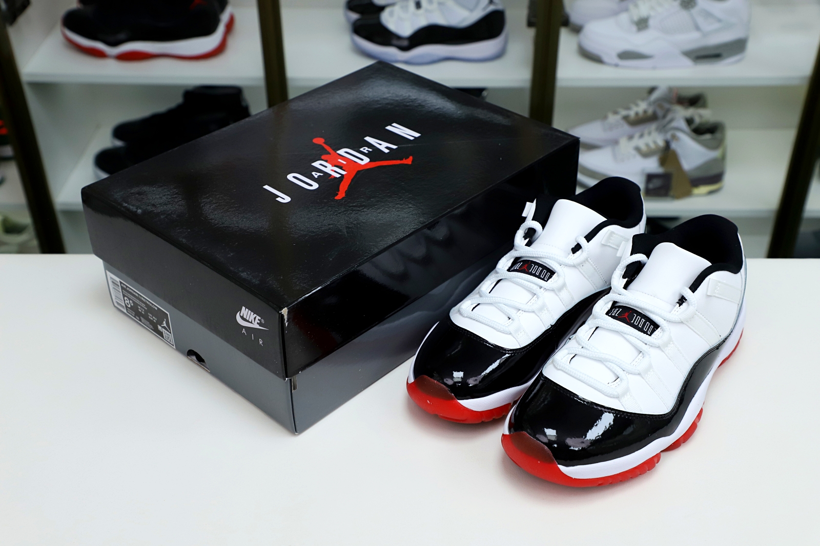 AIR JORDAN 11 LOW WHITE BRED