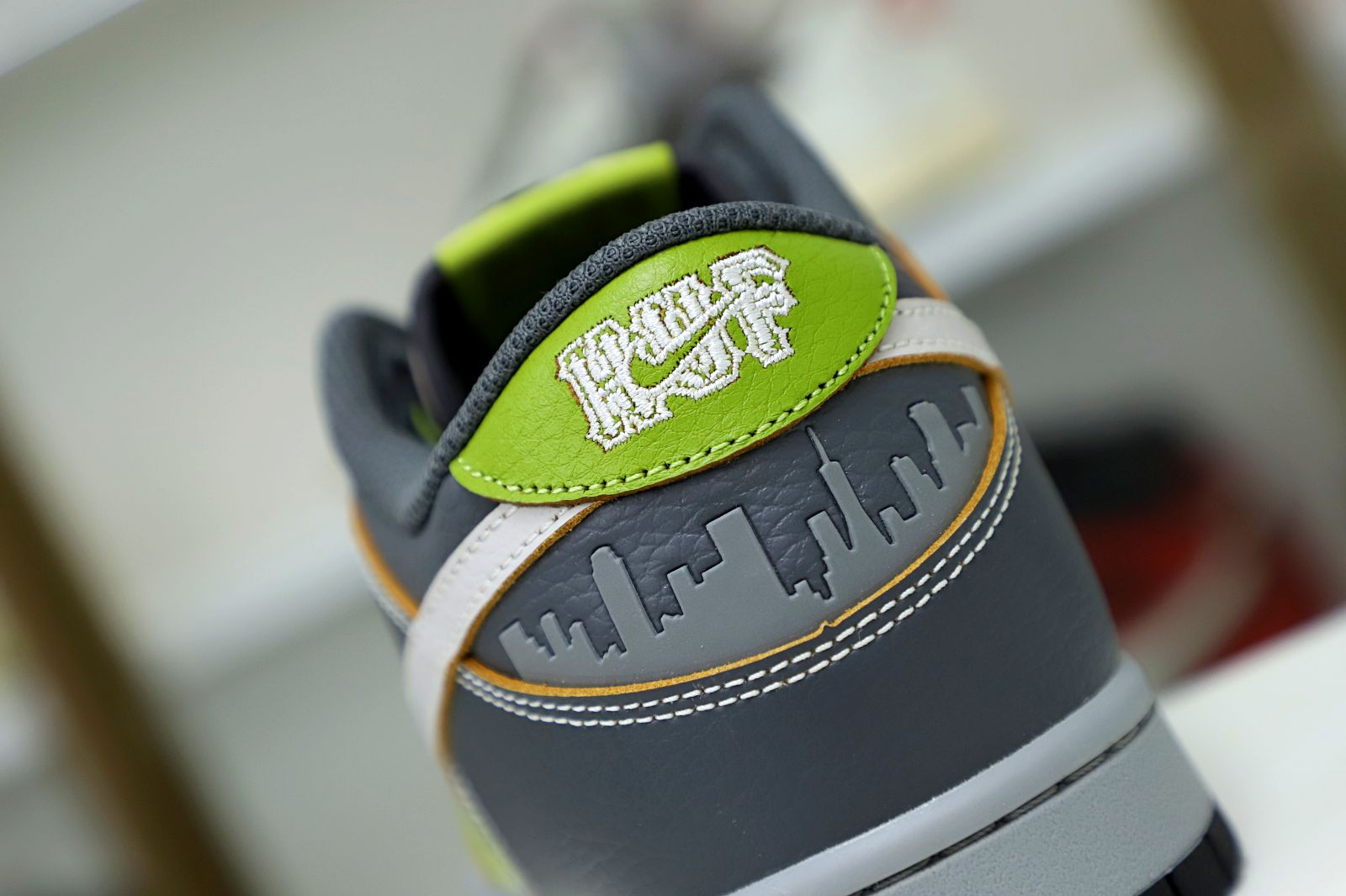 HUF NIKE SB DUNK LOW FRIENDS AND FAMILY