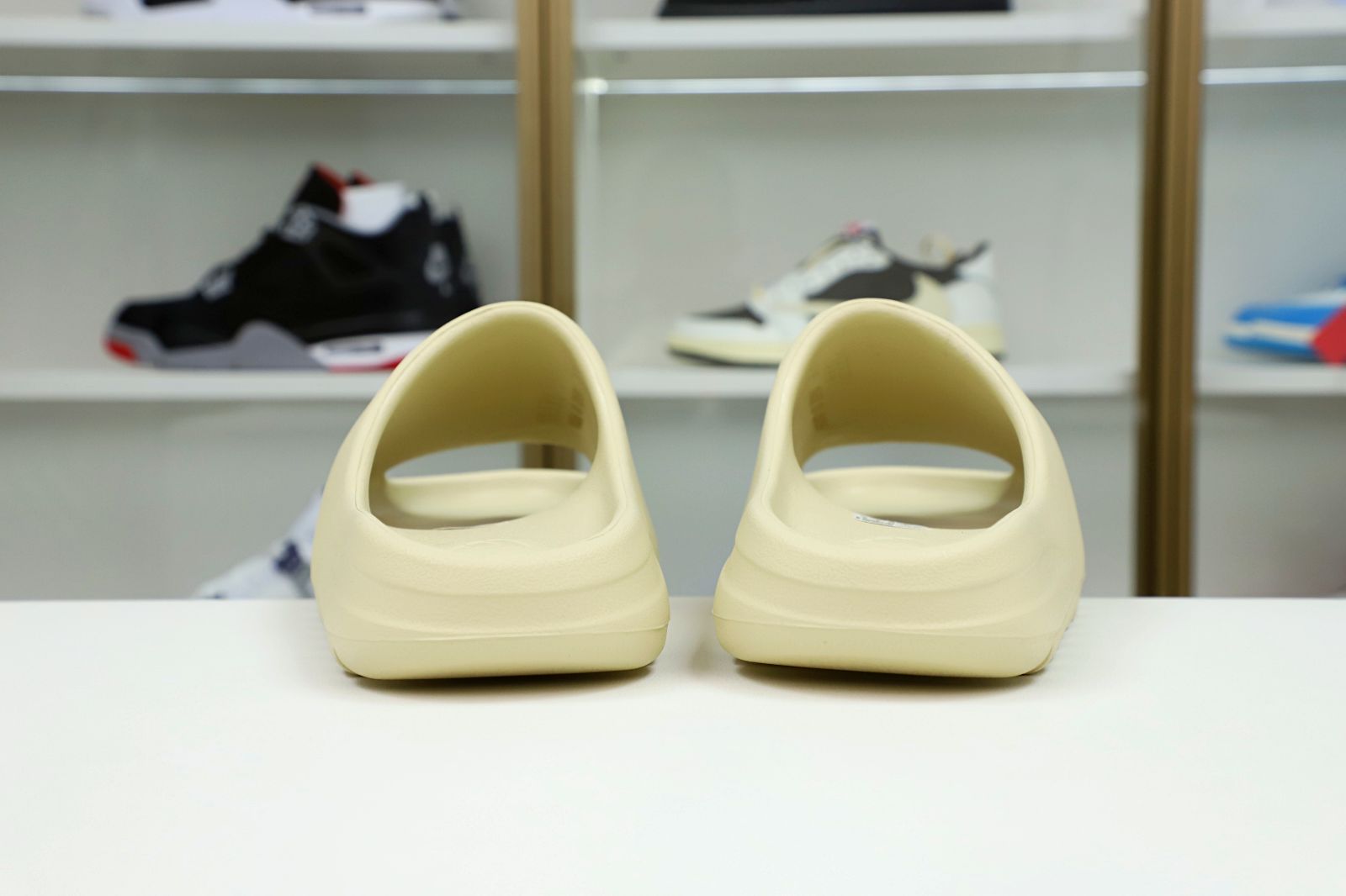 Yeezy Slide "bone" FZ5897