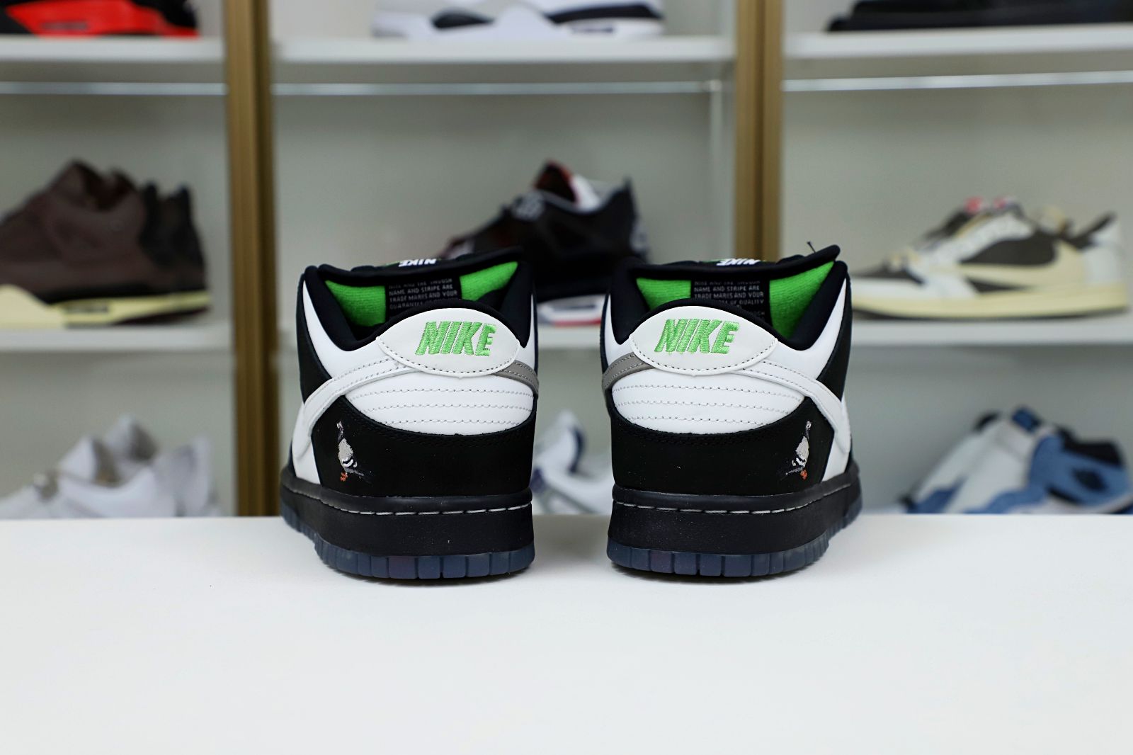 NIKE SB DUNK LOW STAPLE PANDA PIGEON (REGULAR BOX)