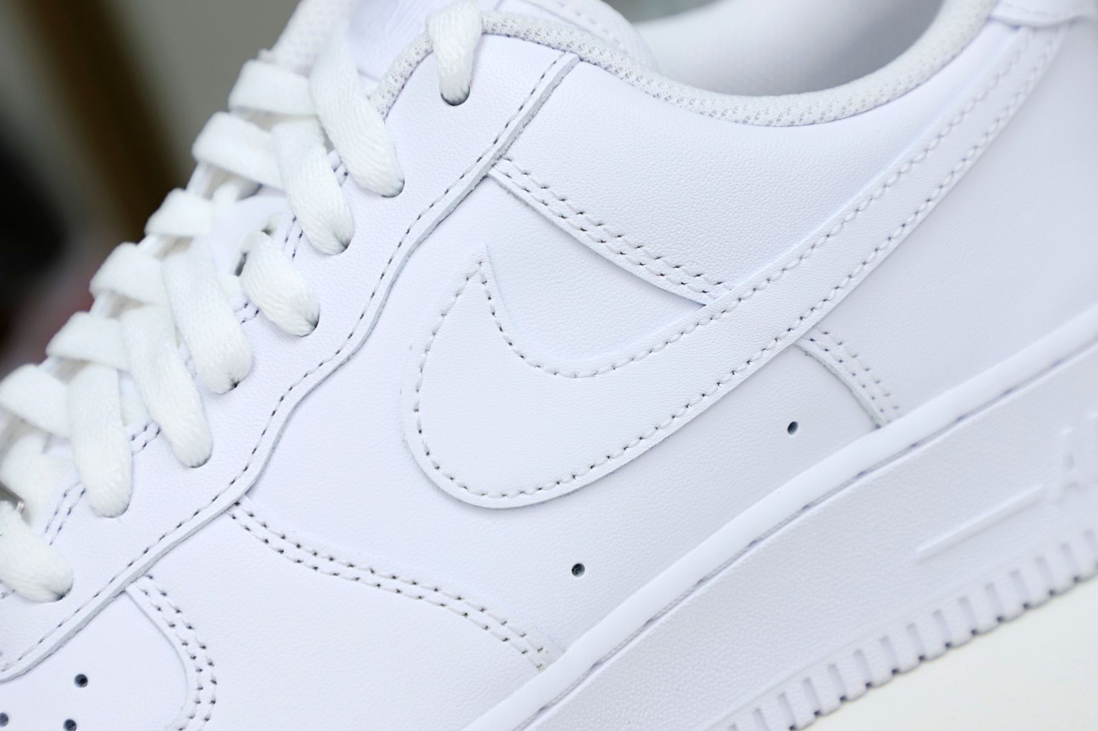 Nike Air Force 1 Low "Triple White"