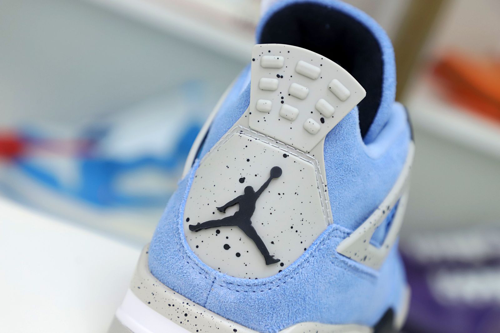 AIR JORDAN 4 UNIVERSITY BLUE