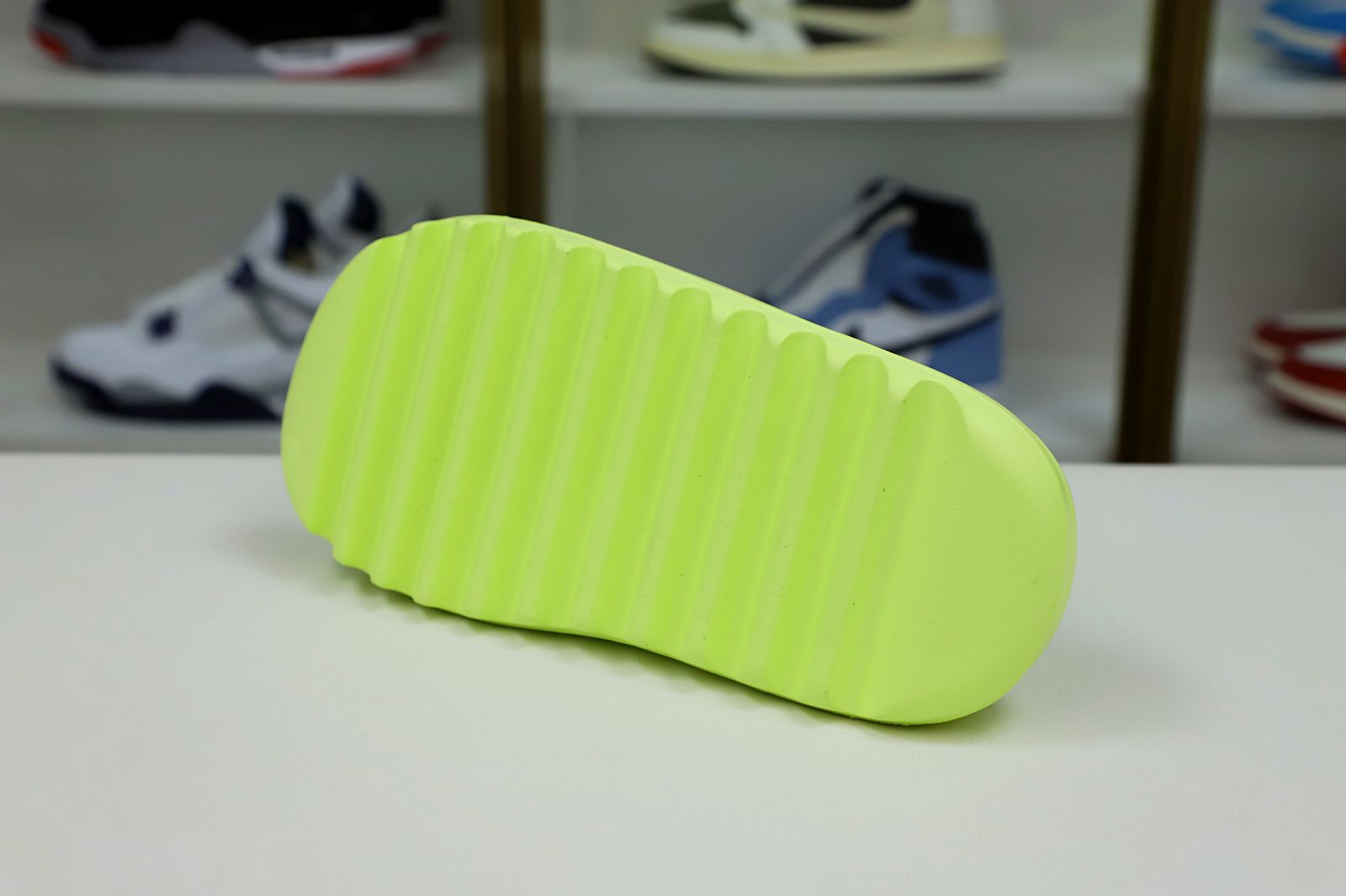 Yeezy Slide "glow green" HQ6447