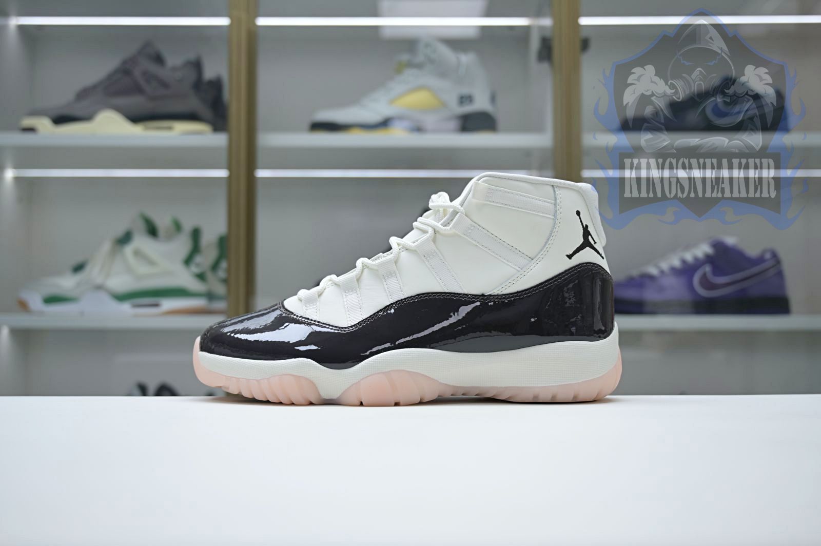 Air Jordan 11 "Neapolitan"