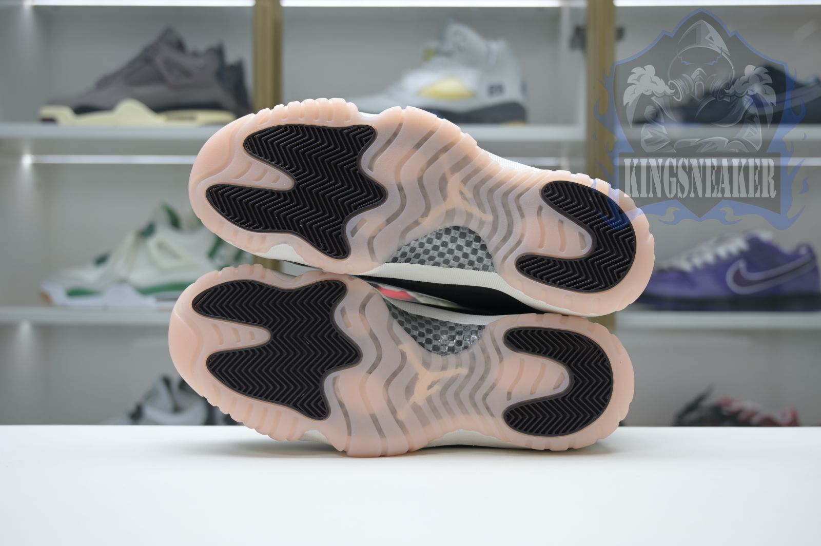 Air Jordan 11 "Neapolitan"