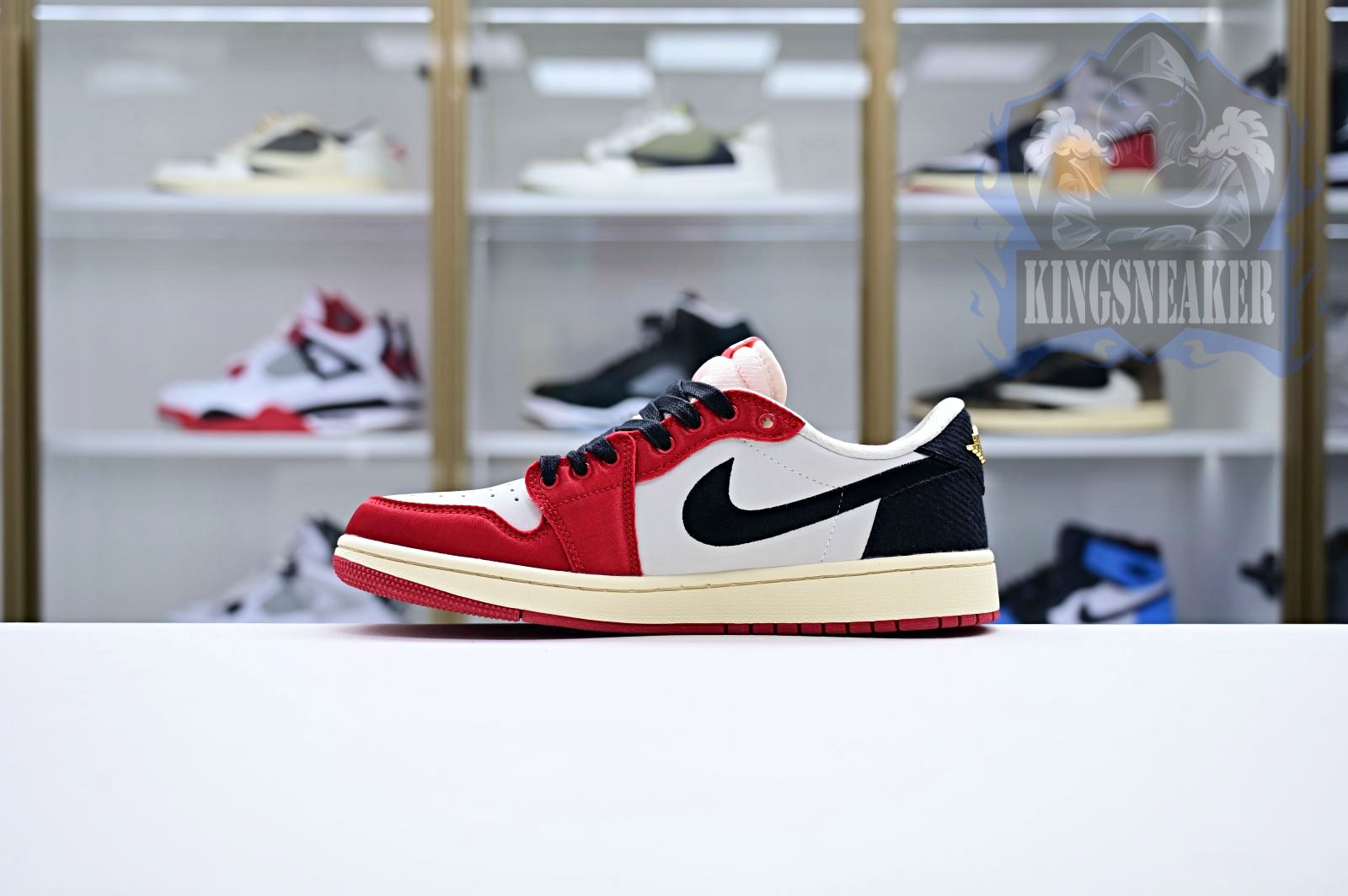 Trophy Room x Jordan Air Jordan 1 Low OG “Away”