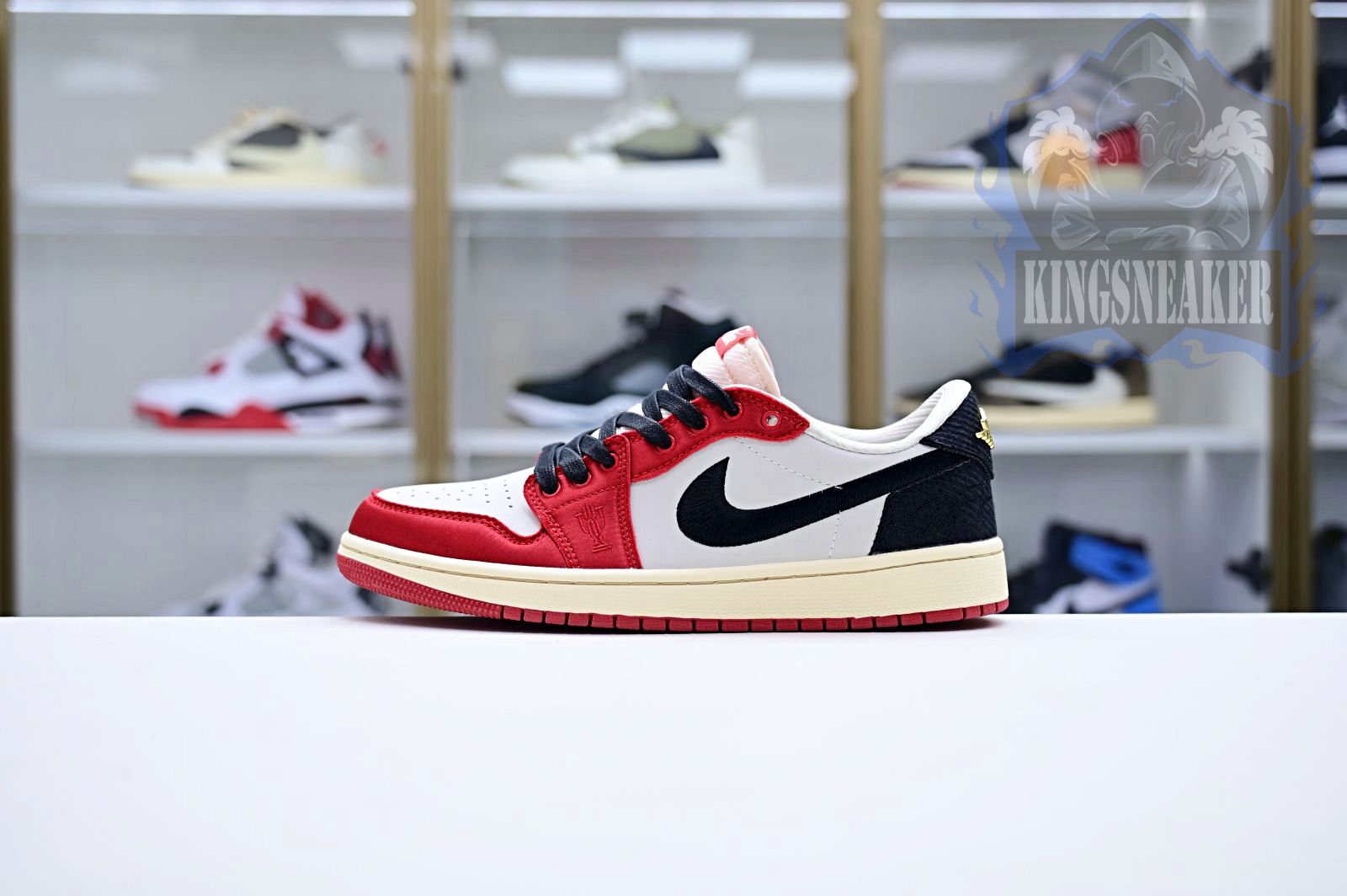 Trophy Room x Jordan Air Jordan 1 Low OG “Away”