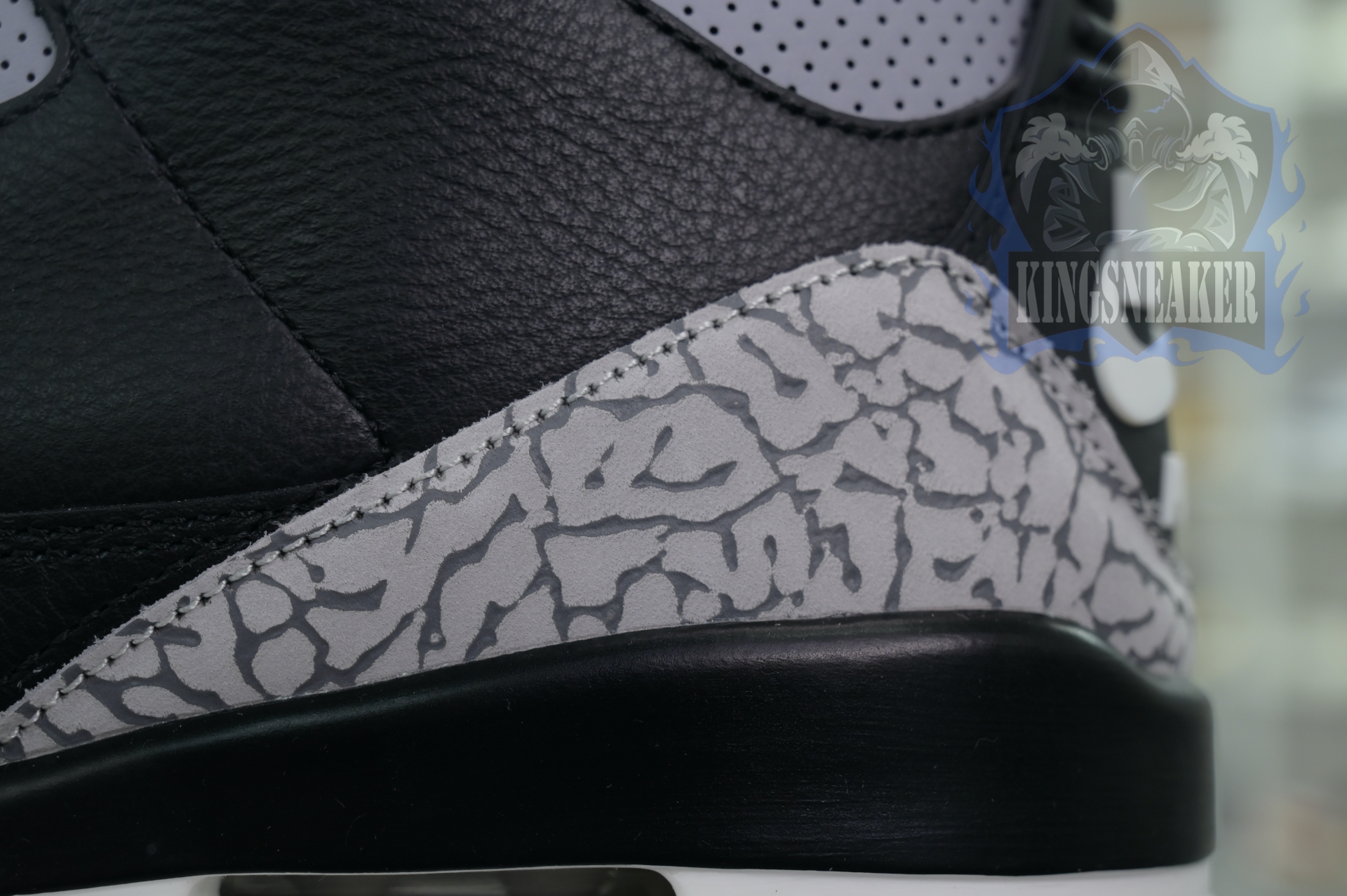 Air Jordan 3“Black Cement Reimagined”