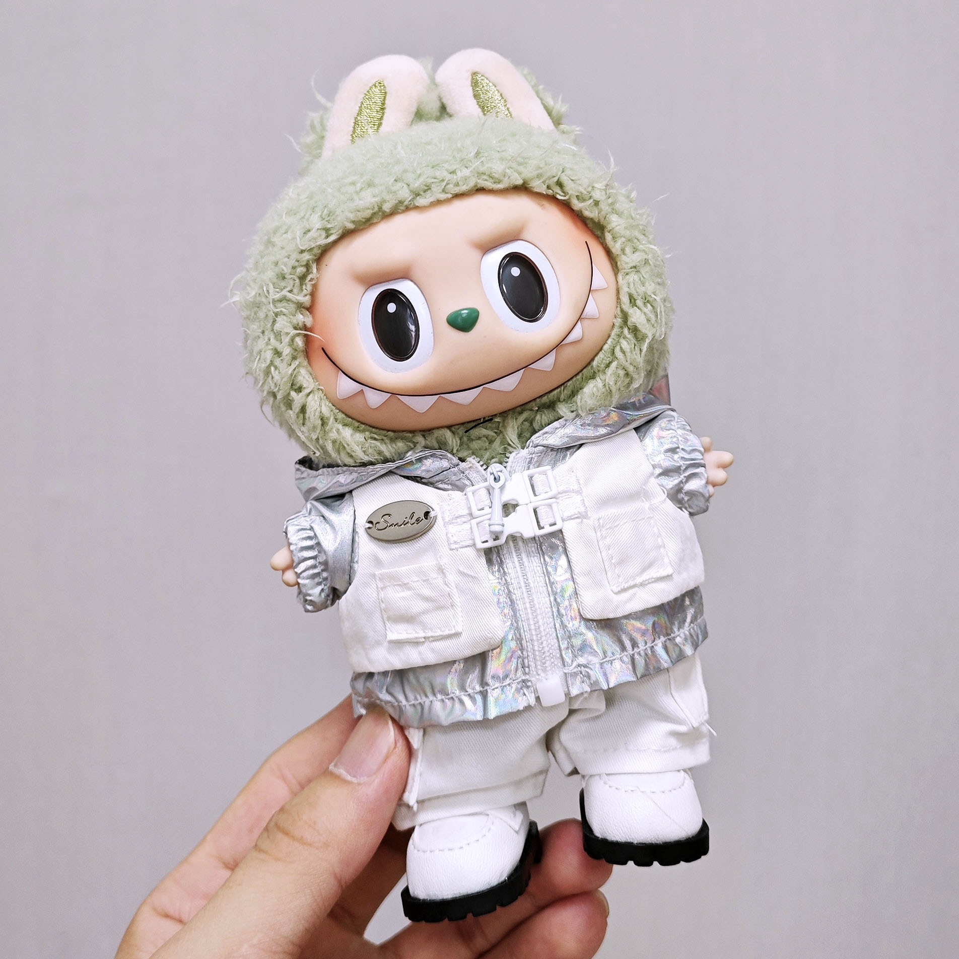 Labubu clothes silver fake two-piece trench coat shoe set suitable for 15cm17cm Labubu one two three