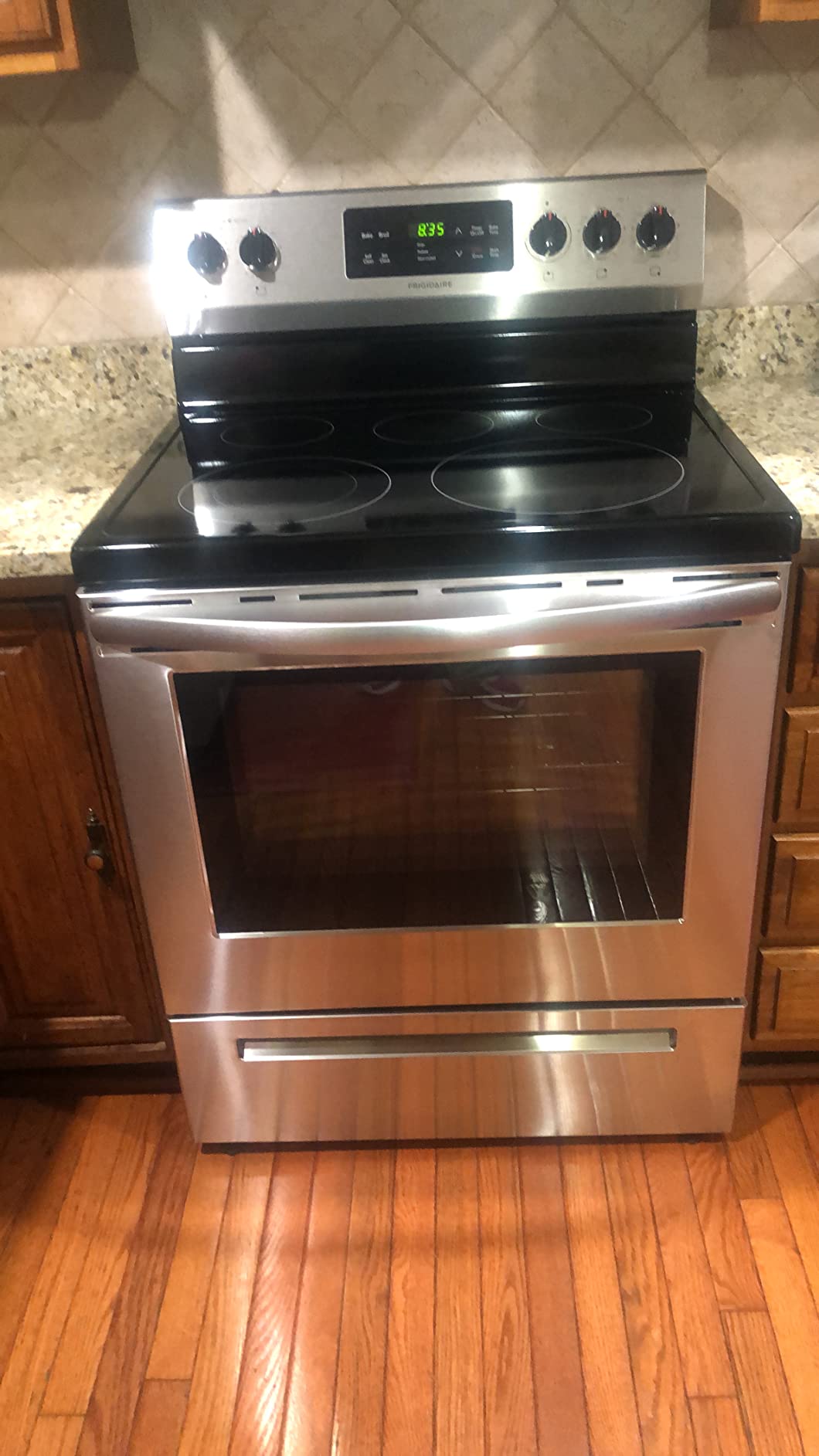 【Appliances】30 Freestanding Electric Range with 5.3 cu. ft. Capacity 2