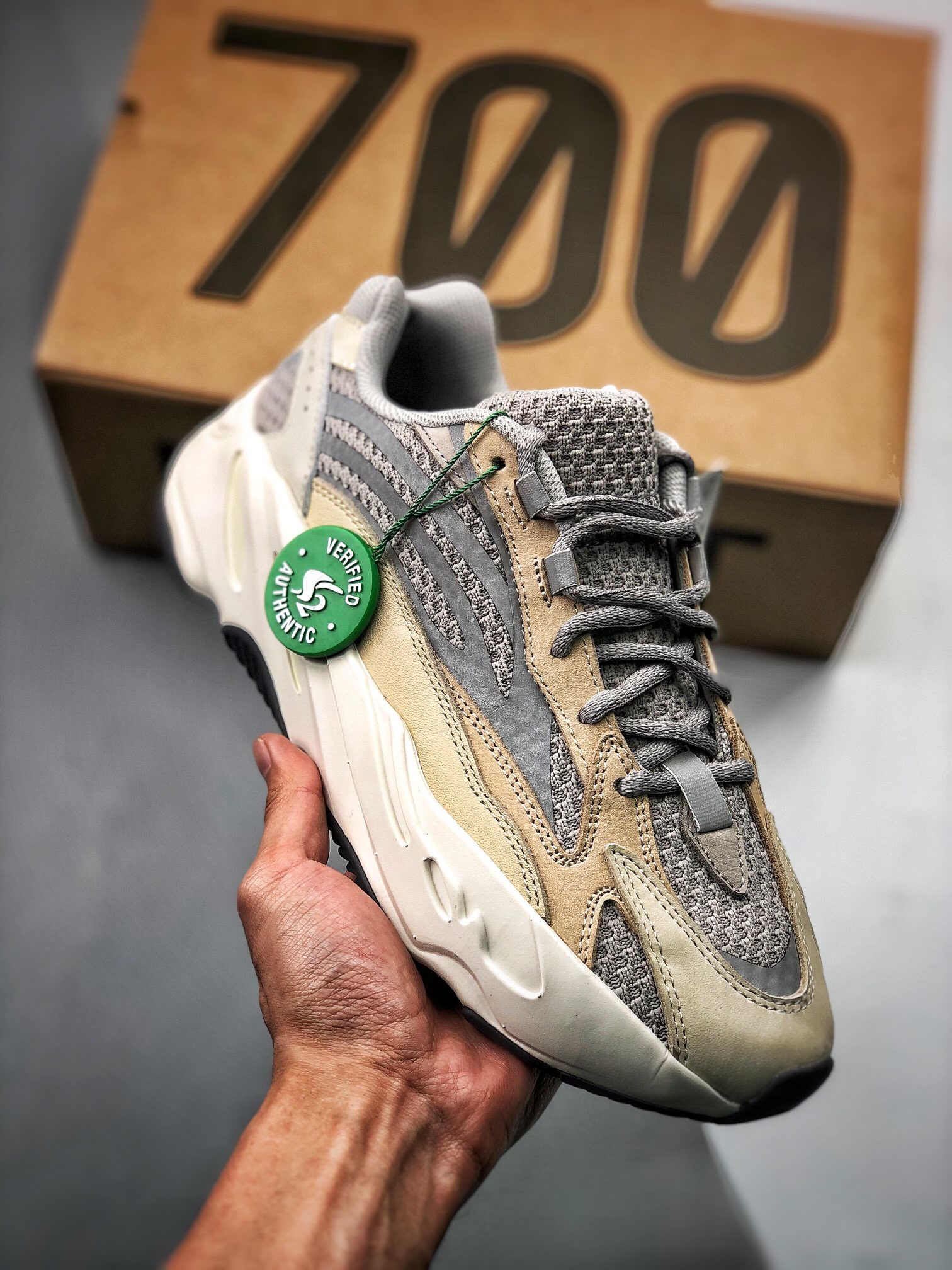 Unisex Yeezy Boost 700 Fashion Casual Shoes