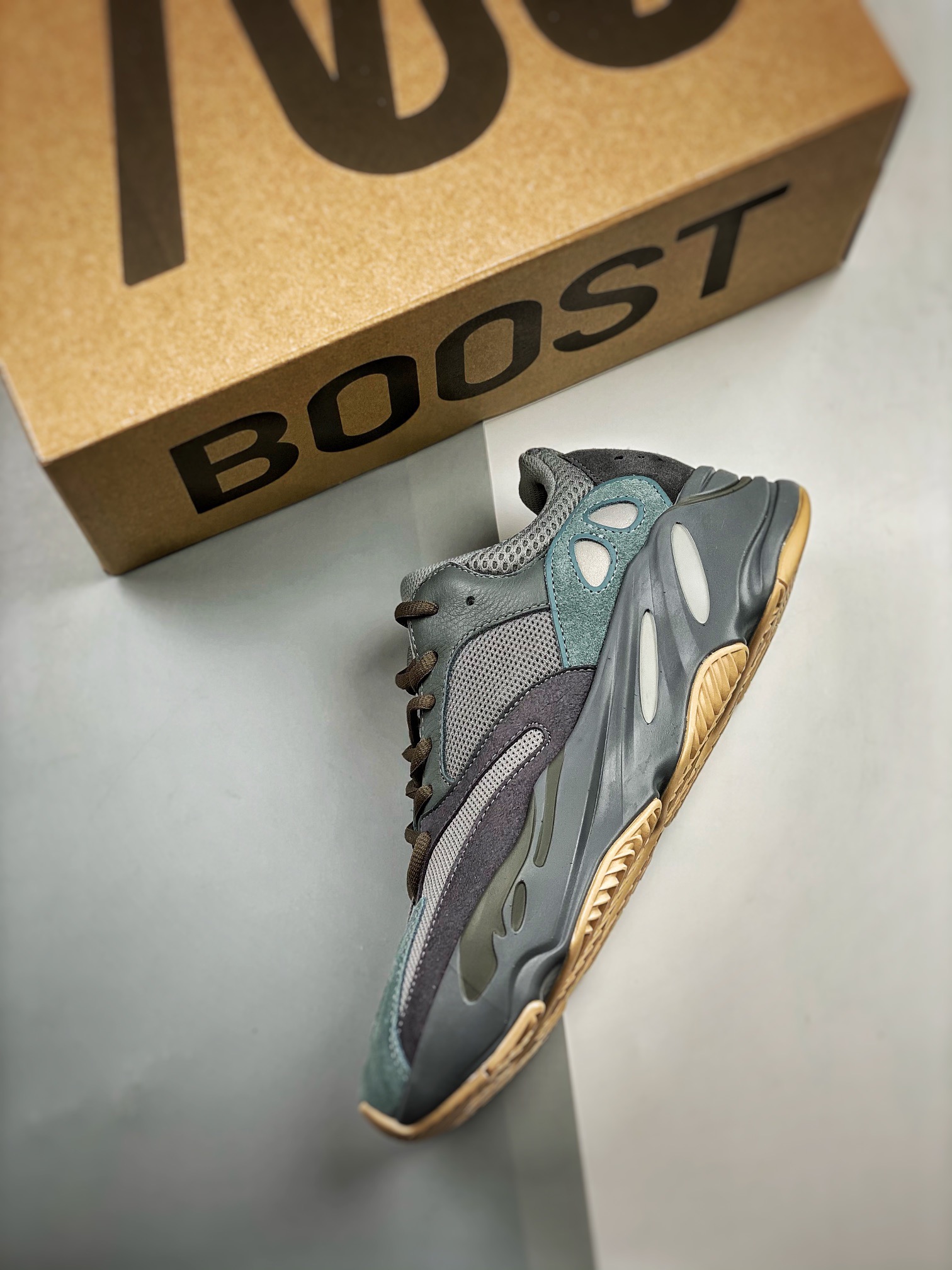 Unisex Yeezy Boost 700 Fashion Casual Shoes