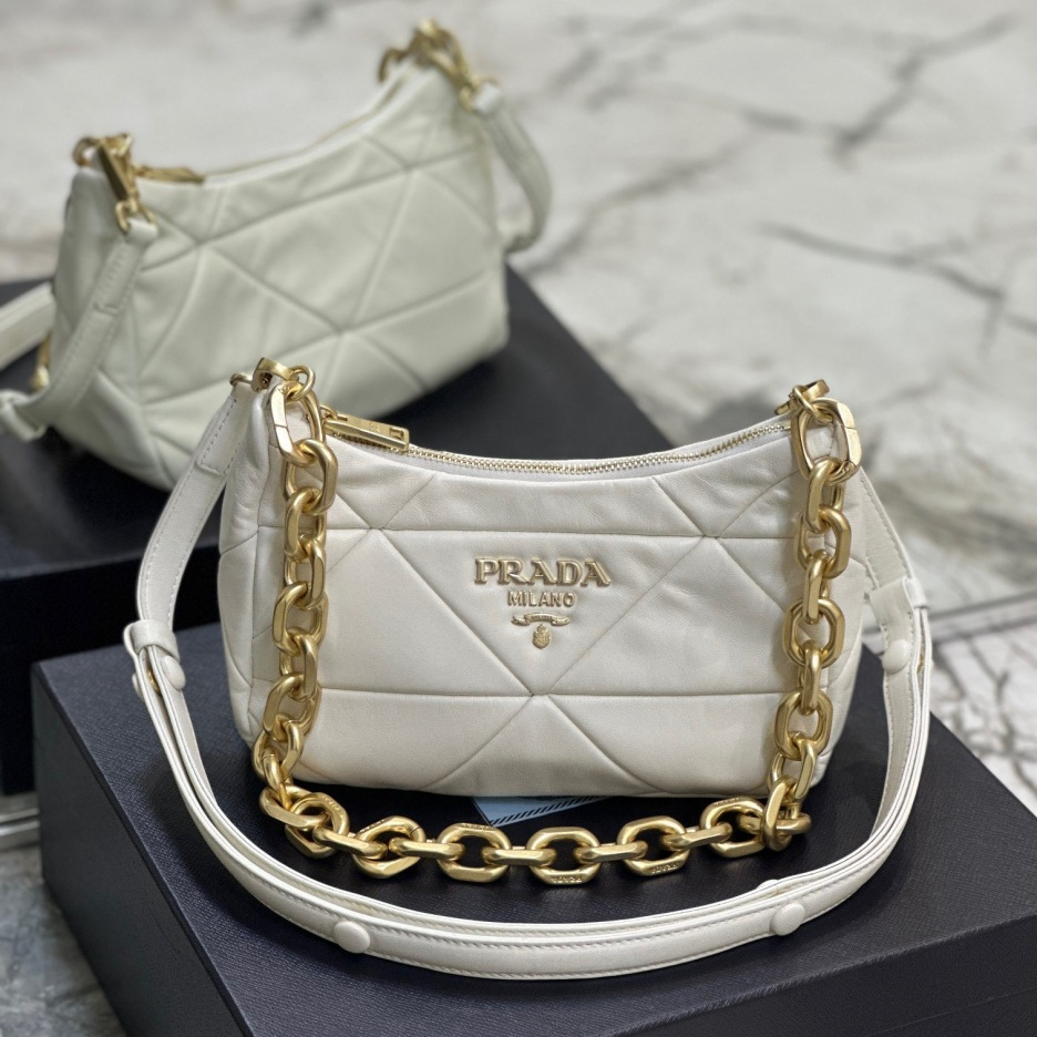 PRADA　プラダ PRADA】サナ着用 ウール タートルネックセーター (PRADA/ニット