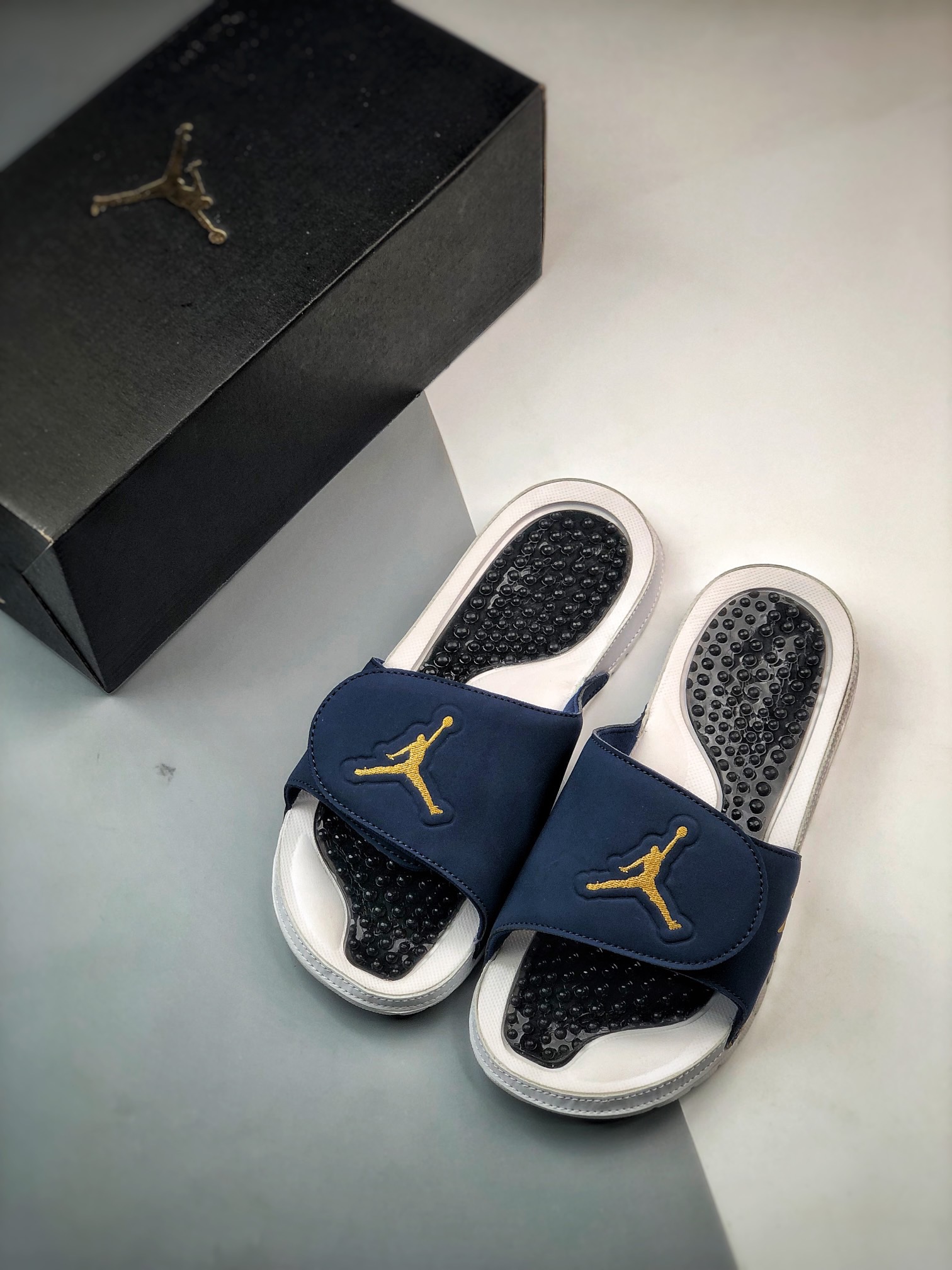 Unisex Fashion Slippers