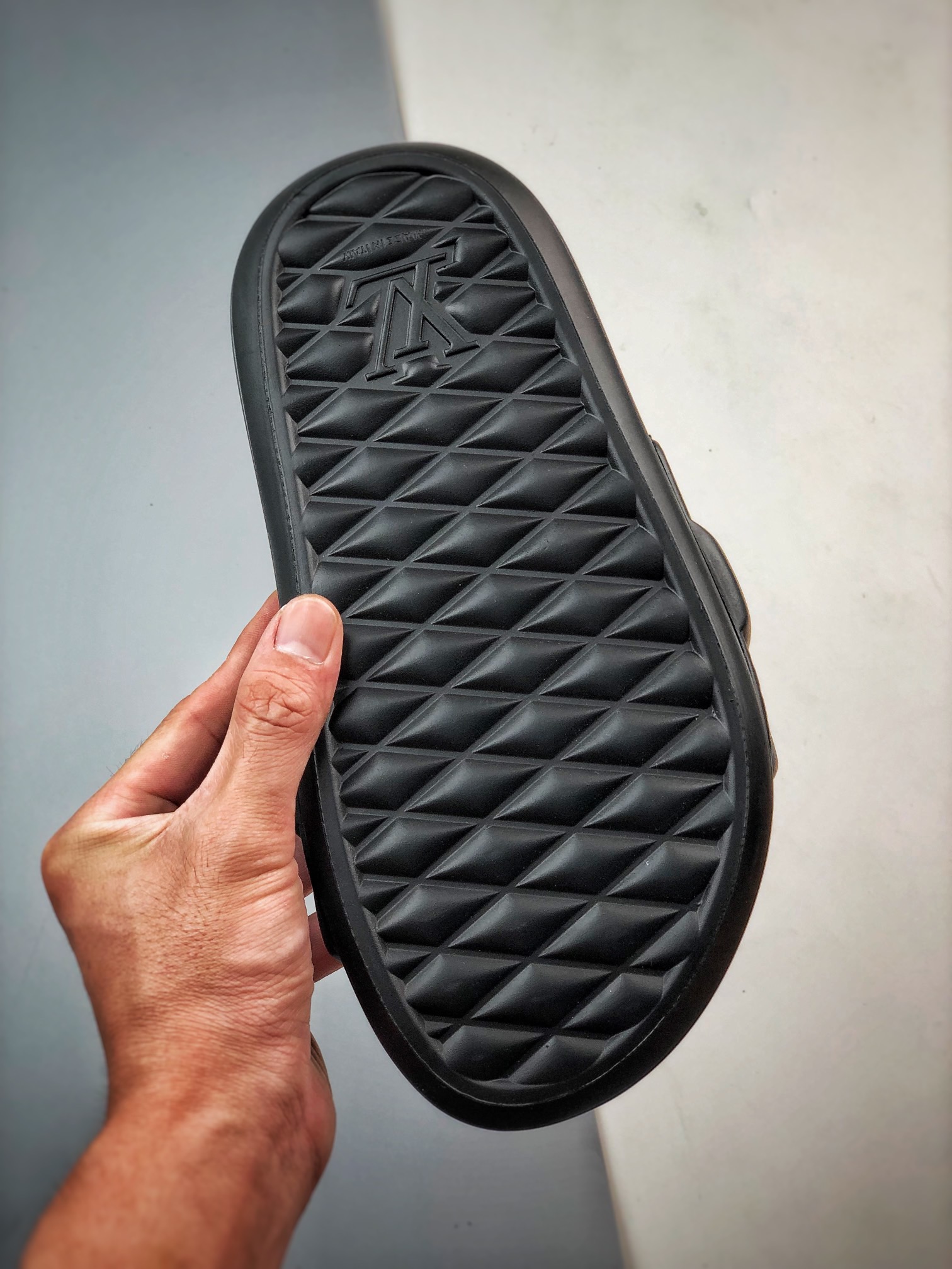 Unisex Fashion Slippers