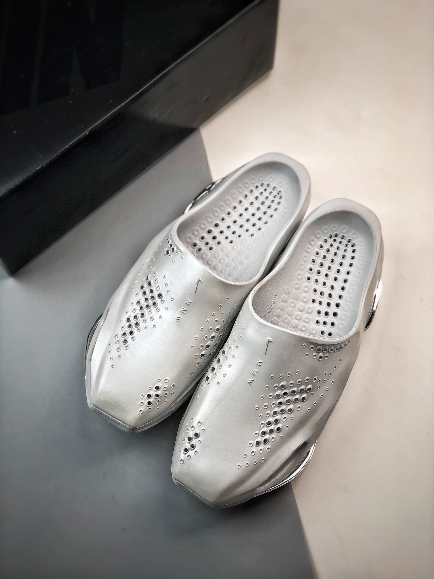 Unisex Fashion Slippers