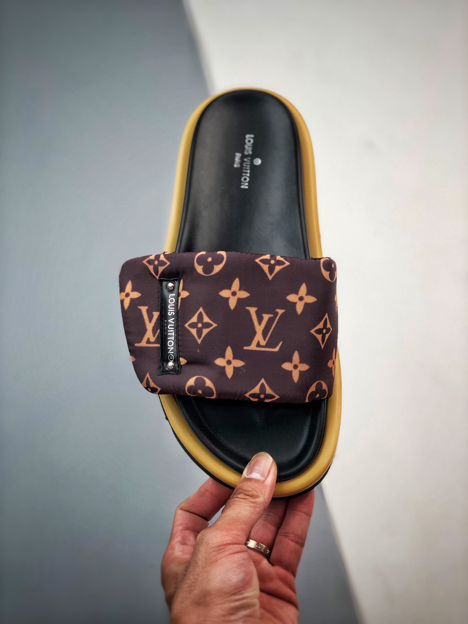 Unisex Fashion Slippers