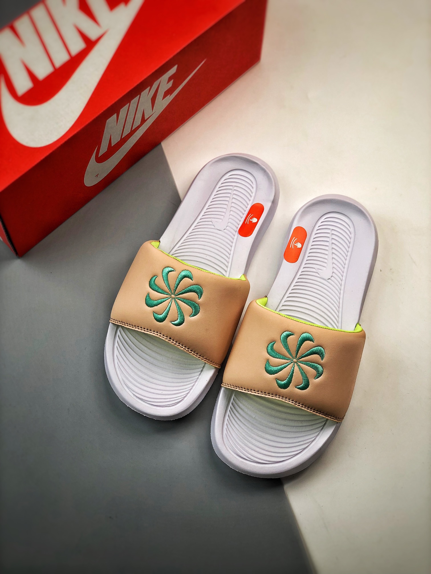 Unisex Fashion Slippers