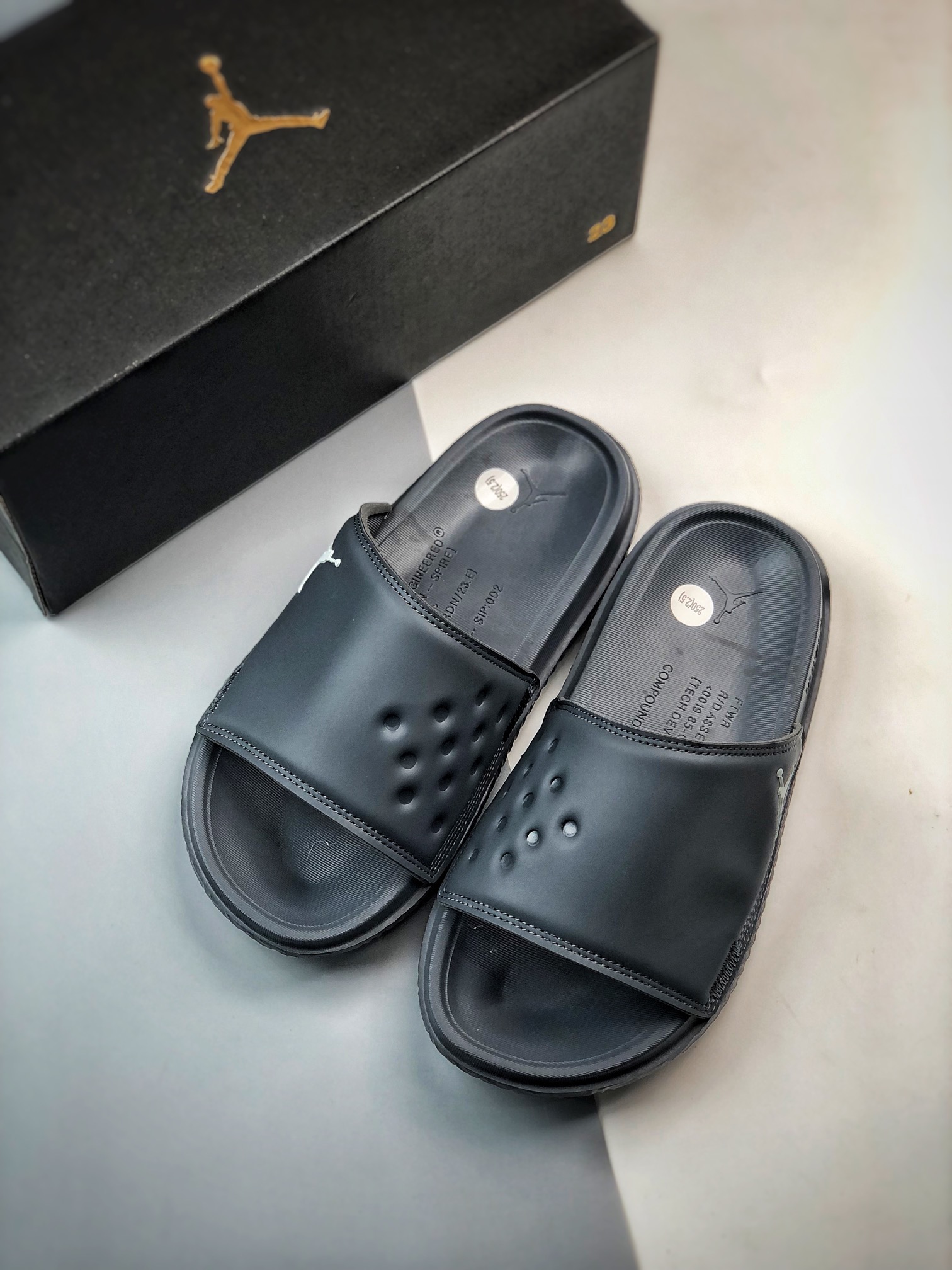 Unisex Fashion Slippers