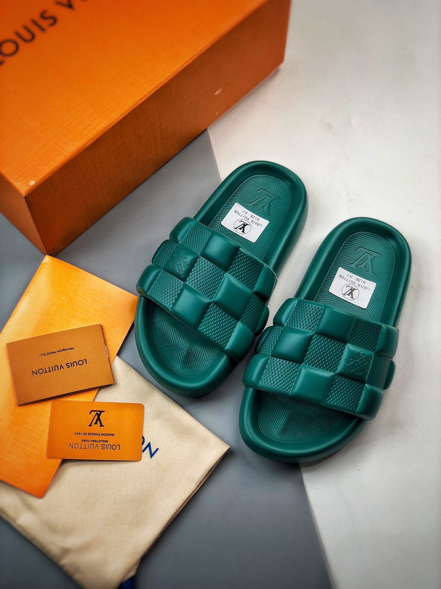 Unisex Fashion Slippers