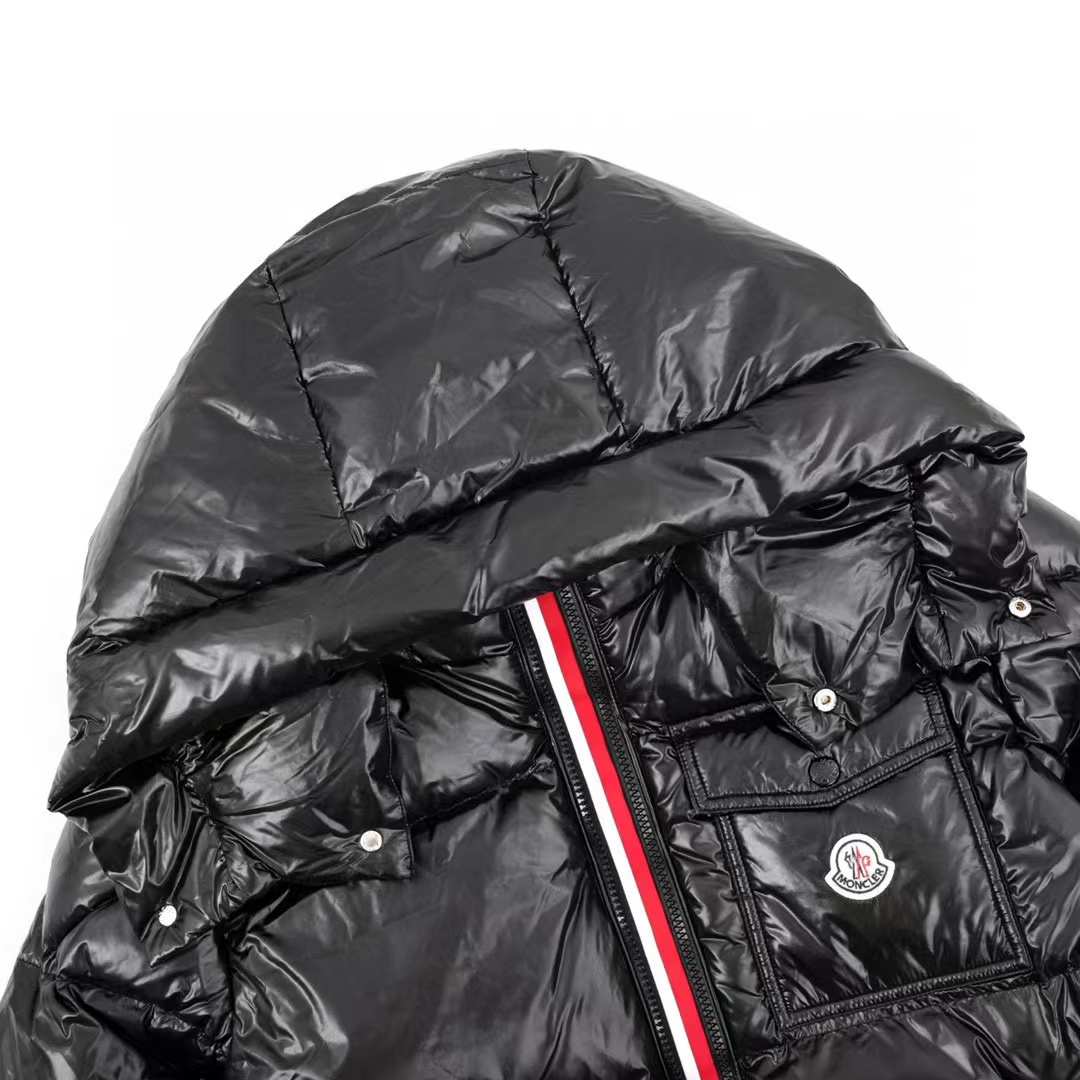 Masked webbing hooded down jacket