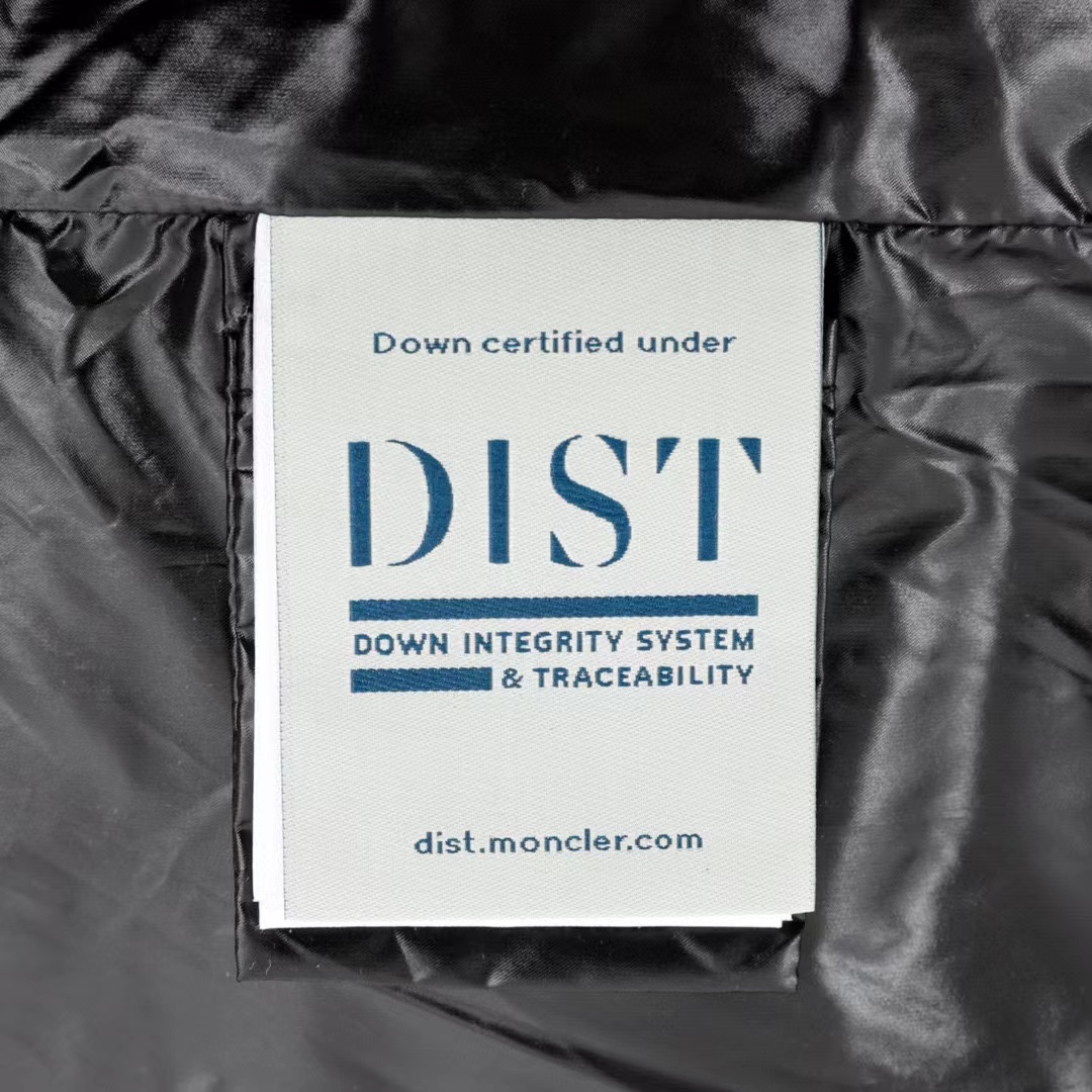 Masked webbing hooded down jacket