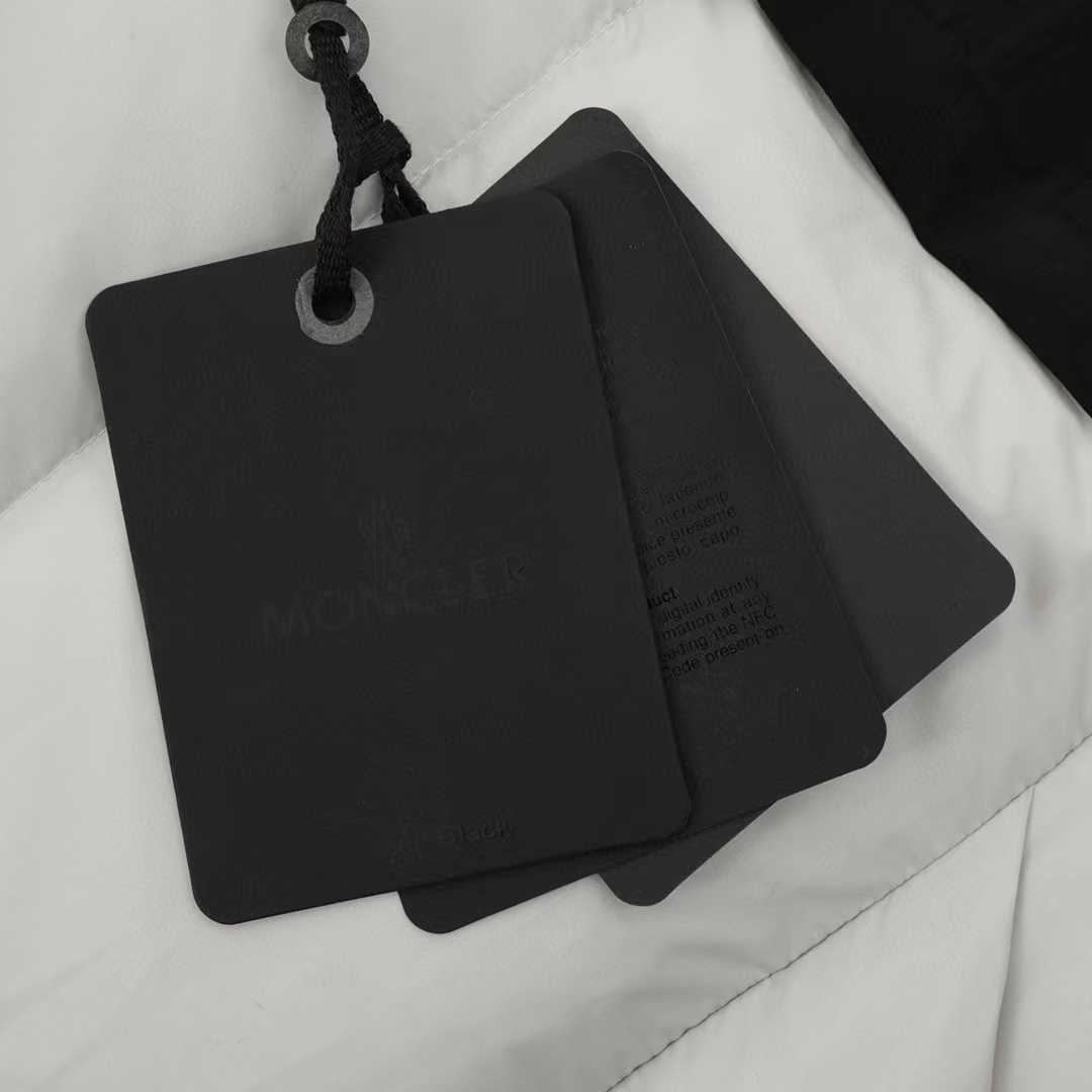 Mouthless 22Fw Access Control 3D Embossed Letters Down Jacket