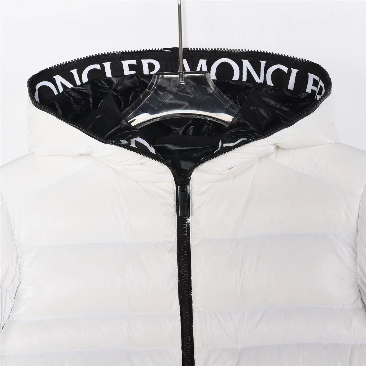 Mouth covered #Tharon 22FW new glossy hooded LOGO couple model