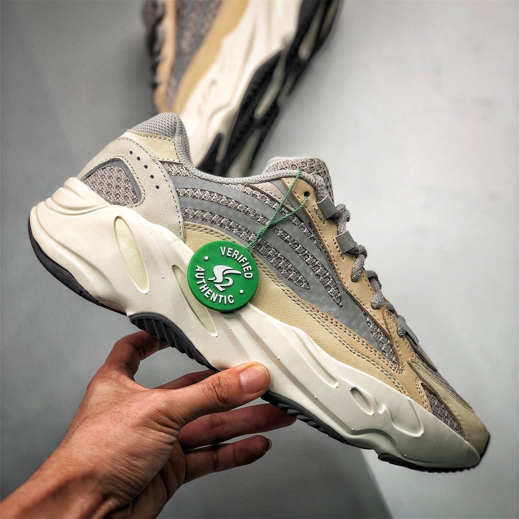 Unisex Yeezy Boost 700 Fashion Casual Shoes