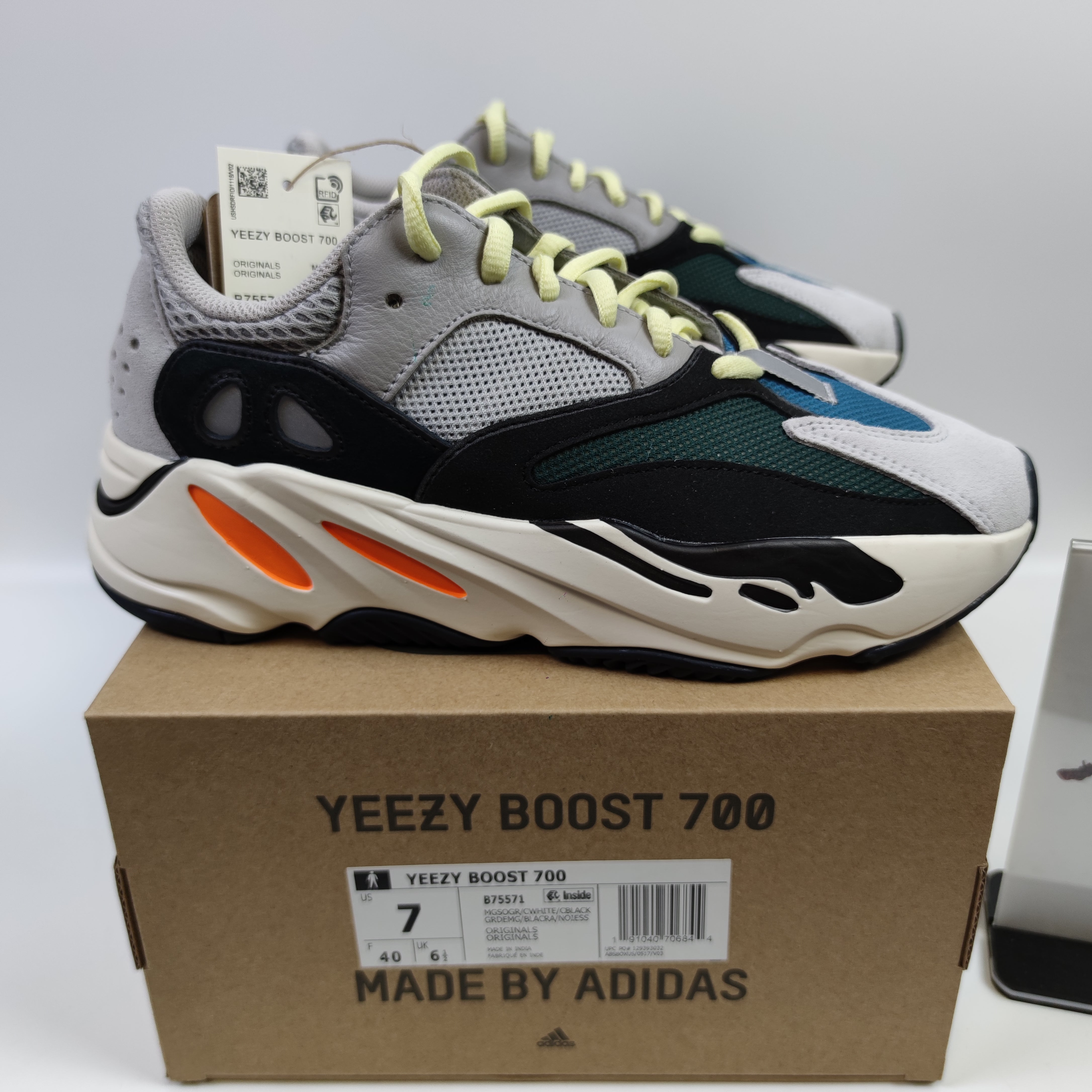 Adidas Originals Yeezy Boost 700 