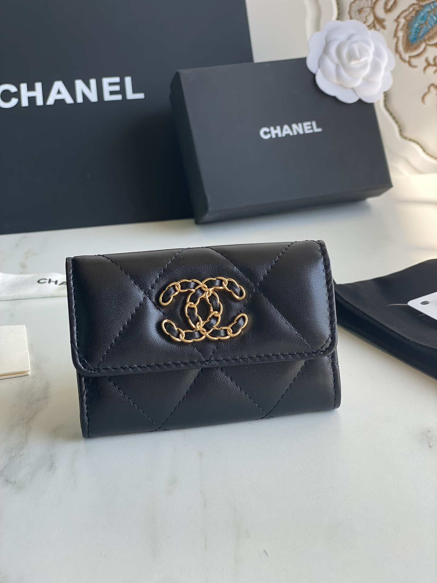 CHANEL 19 FLAP CARD HOLDER AAApurse