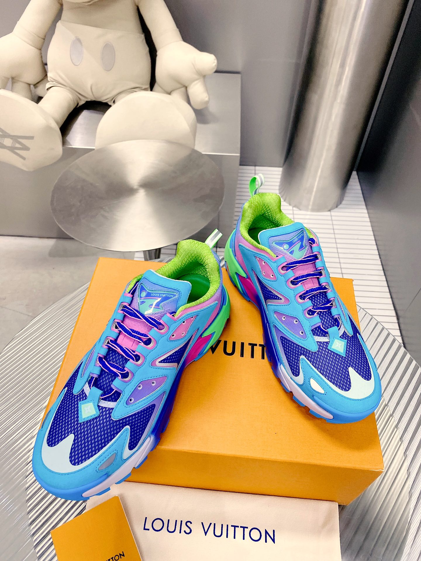 Louis Vuittion LV Runner Tatic Sneaker Blue For Men LV 1A9UOR