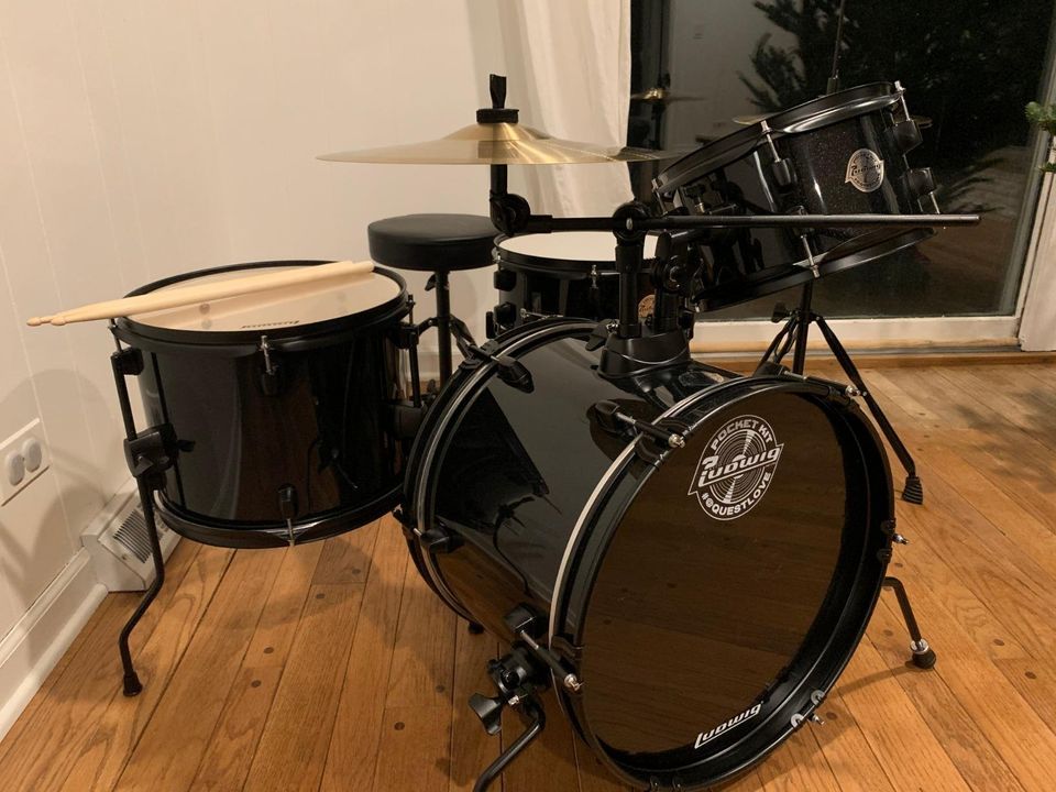 Ludwig LC178X016 Questlove Pocket Kit 4Piece Drum SetBlack Sparkle