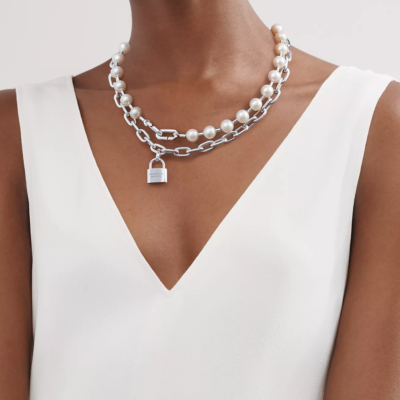 Pearl Lock Necklace in Silver, 9-10 mm