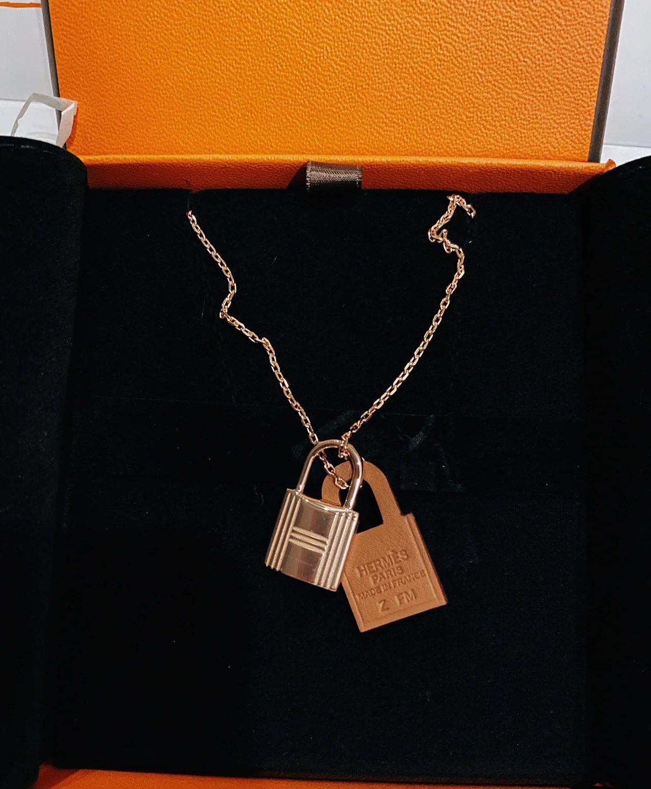 Hermes Sterling Silver Amulette Cadenas Kelly Lock Pendant Necklace -  Yoogi's Closet