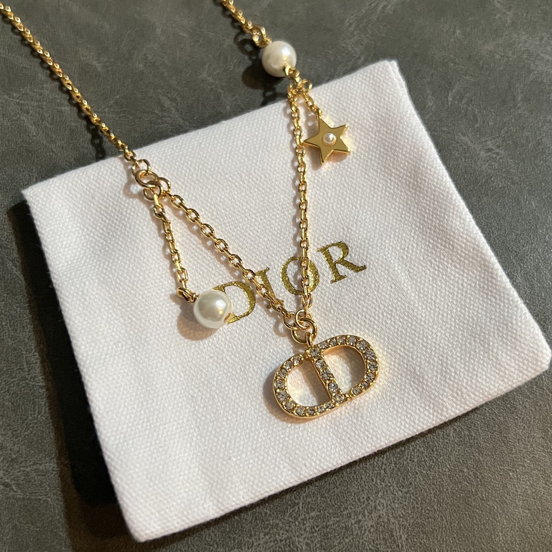 dior necklace, 名牌, 飾物及配件- Carousell