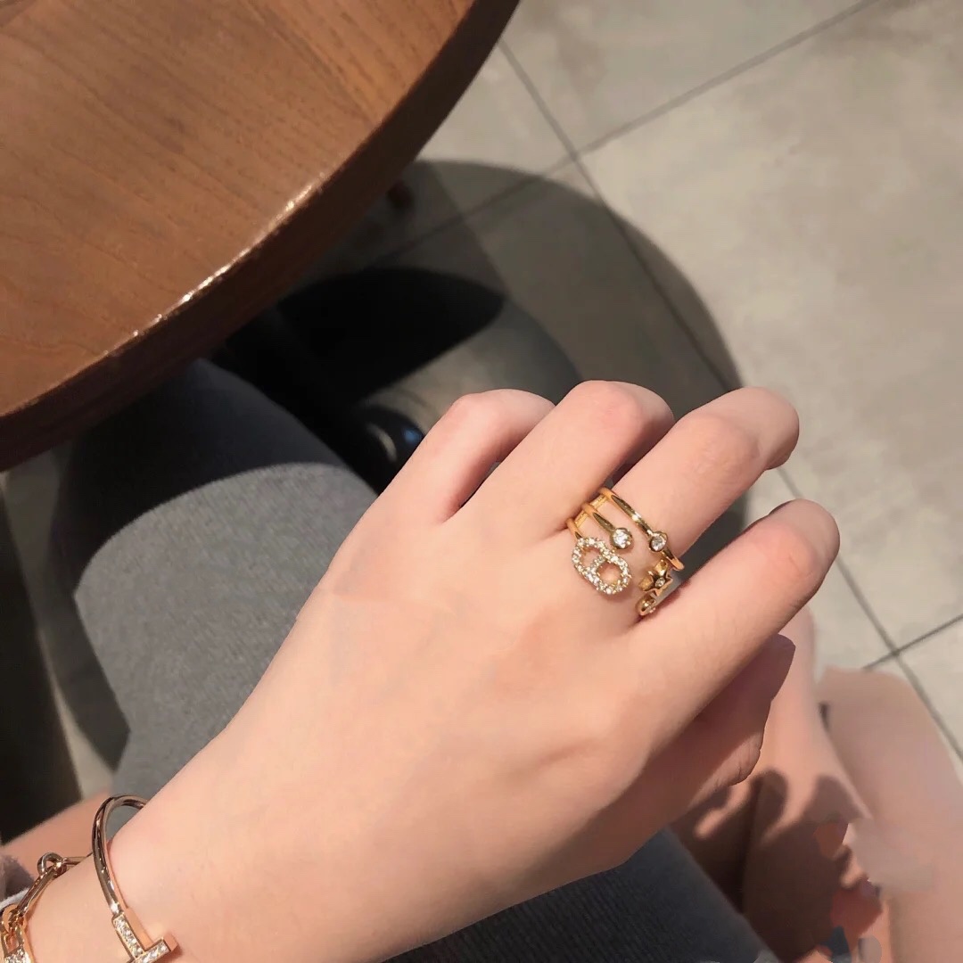 Chic Elegance at Your Fingertips Dior Ring Replica Delights