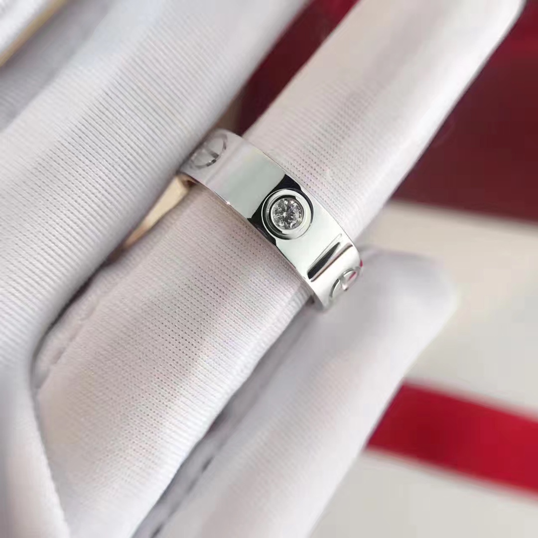 Get Glam with Cartier Love Ring Replicas: Unveil Affordable Elegance!