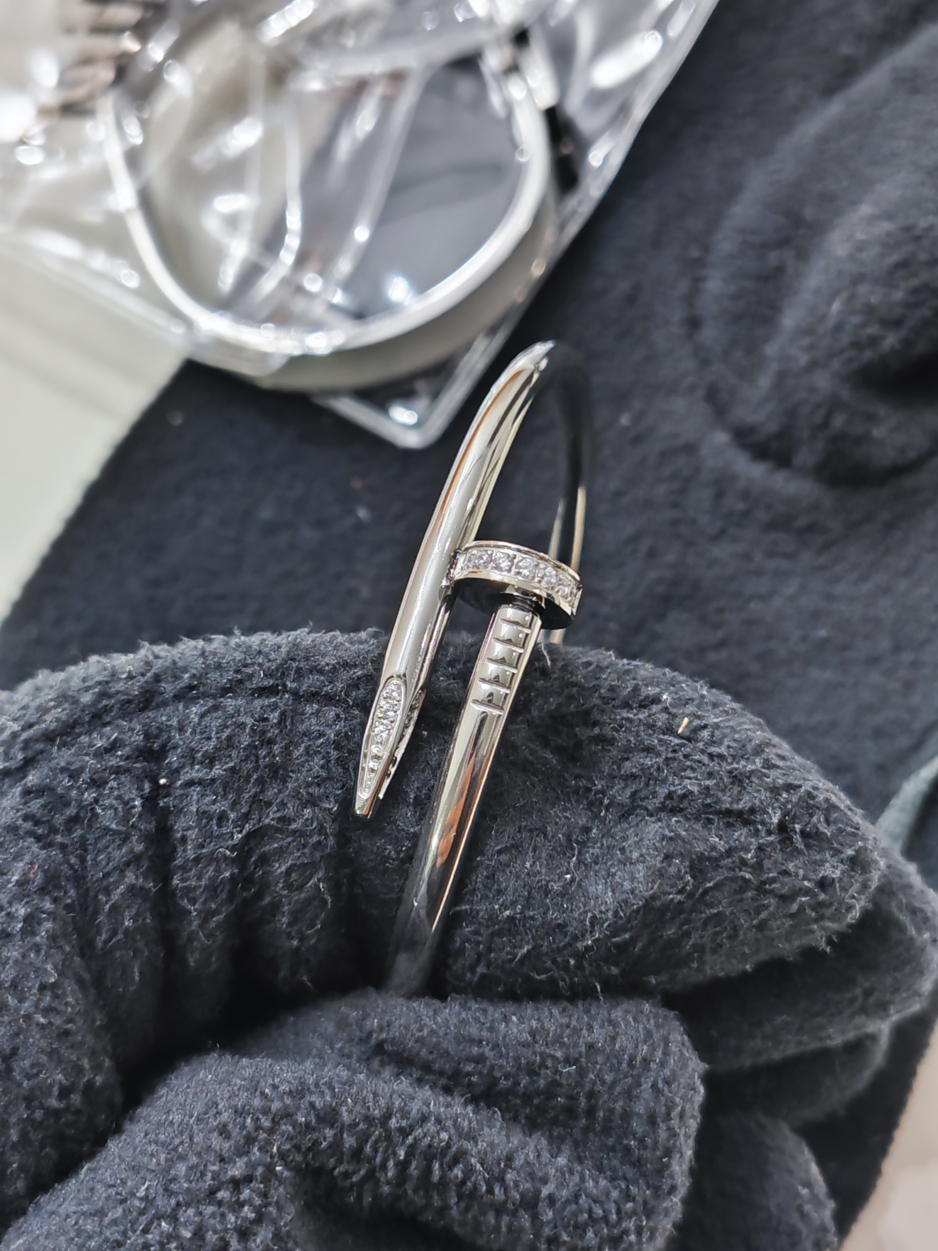 Triple line cz nail bracelet in platinum plating -
