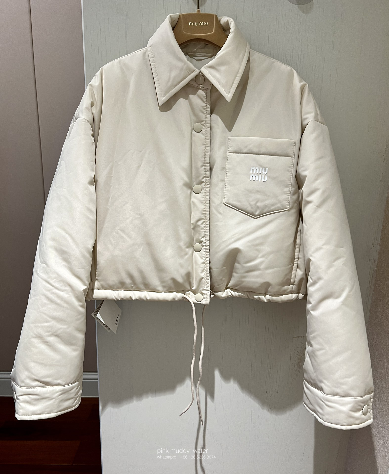 Short down jacket in functional fabric