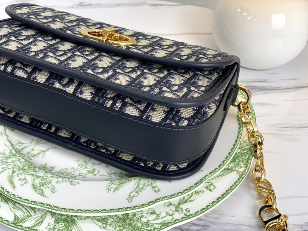 30 MONTAIGNE AVENUE BAG