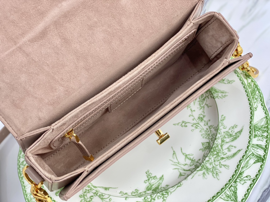 30 MONTAIGNE AVENUE BAG